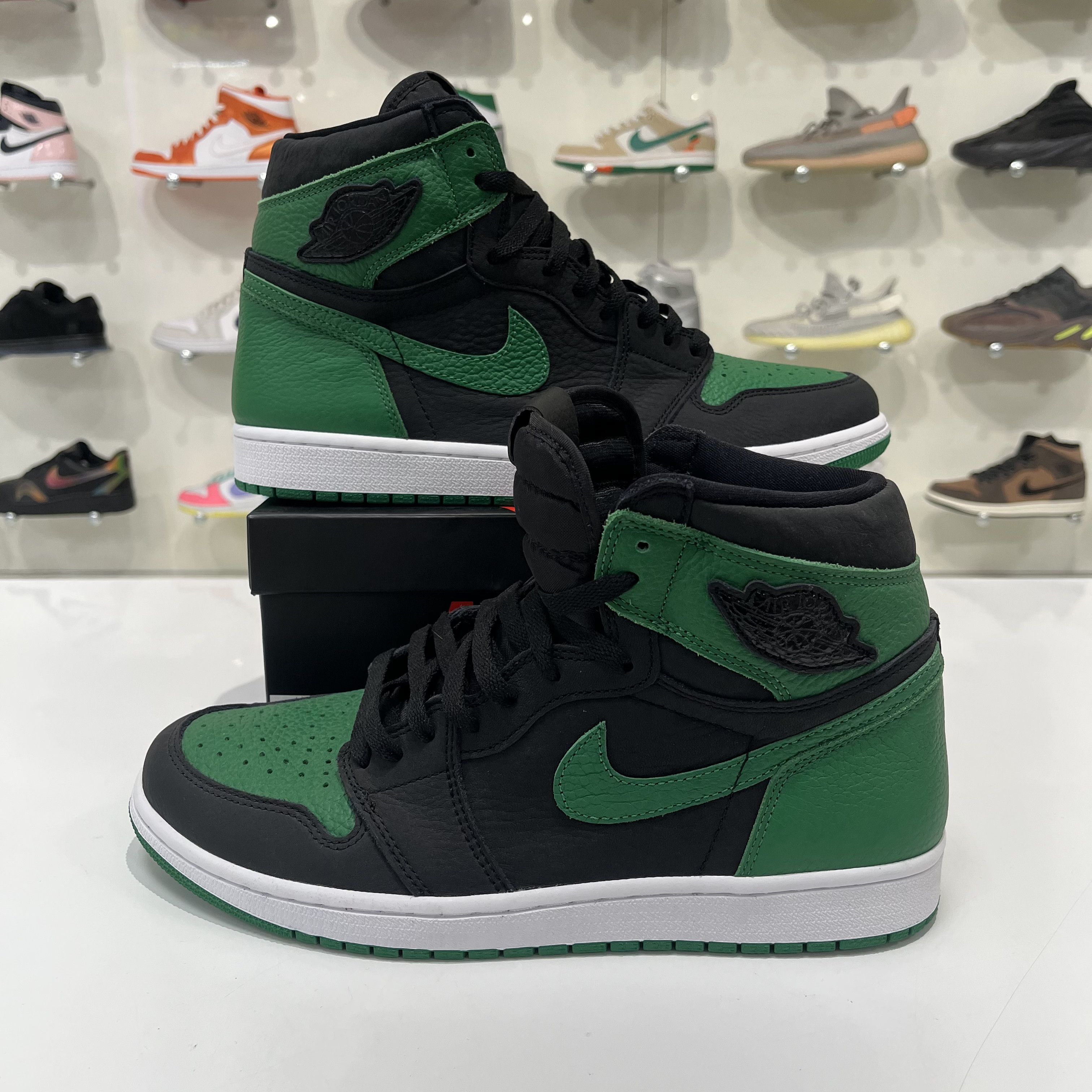 Nike Air Jordan 1 Retro High Pine Green Black Size US 11 / EU 44 - 1 Thumbnail