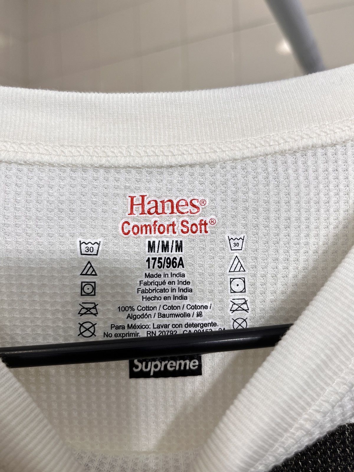 Hanes × Supreme Supreme x Hanes Size US M / EU 48-50 / 2 - 5 Thumbnail