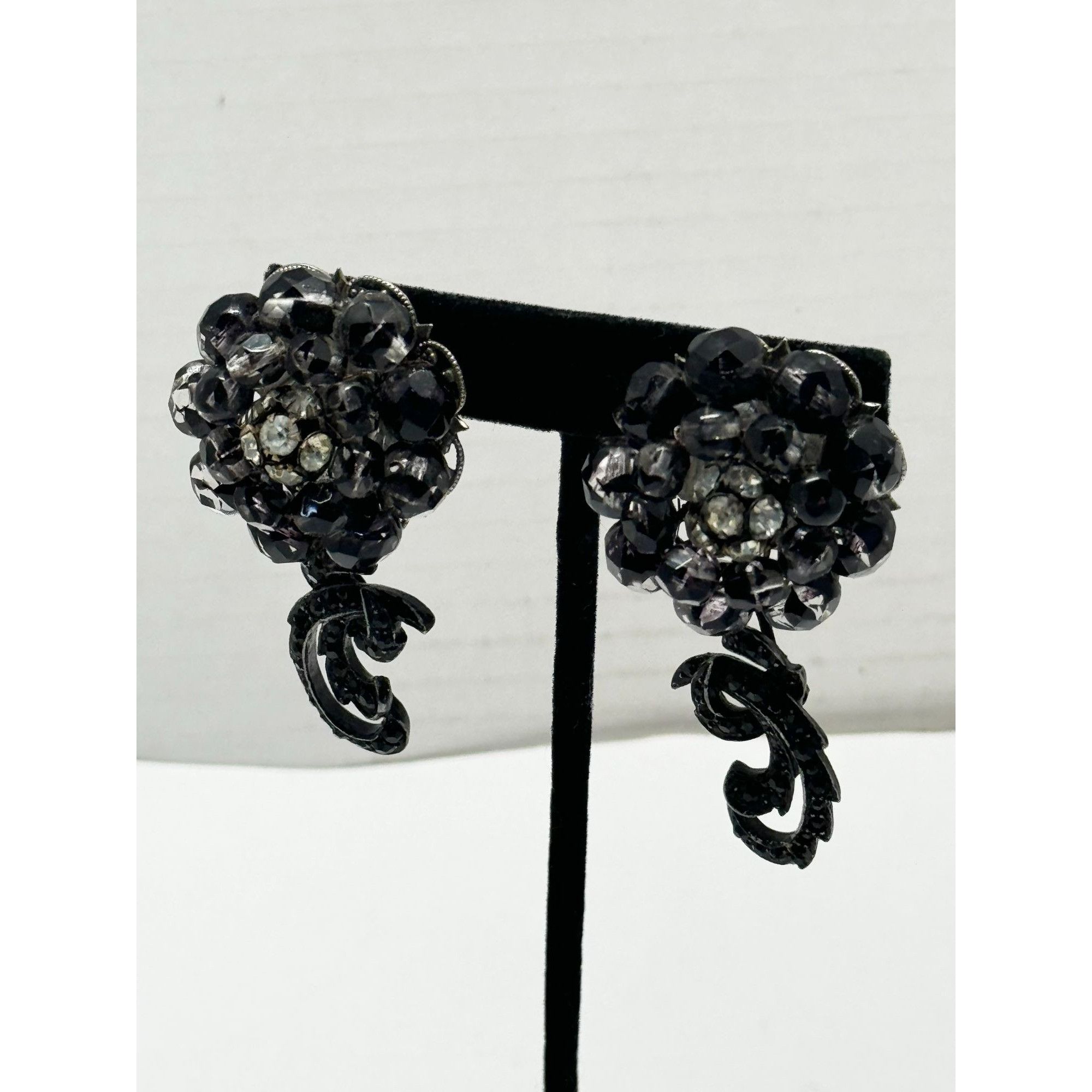 Vintage Vintage black crystal beaded rhinestone earrings Size ONE SIZE - 4 Thumbnail