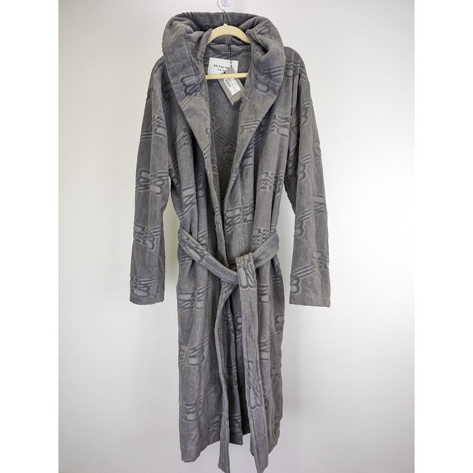o1rshd1 Monogram Gown in Gray