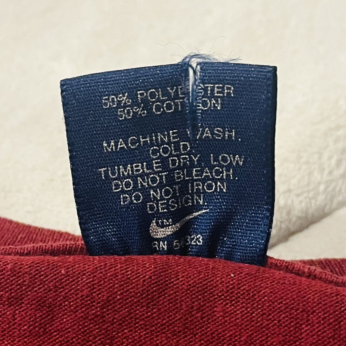 Nike Vintage 80s Maroon Nike Logo Blue Tag Shirt Men Size Medium Size US M / EU 48-50 / 2 - 4 Thumbnail