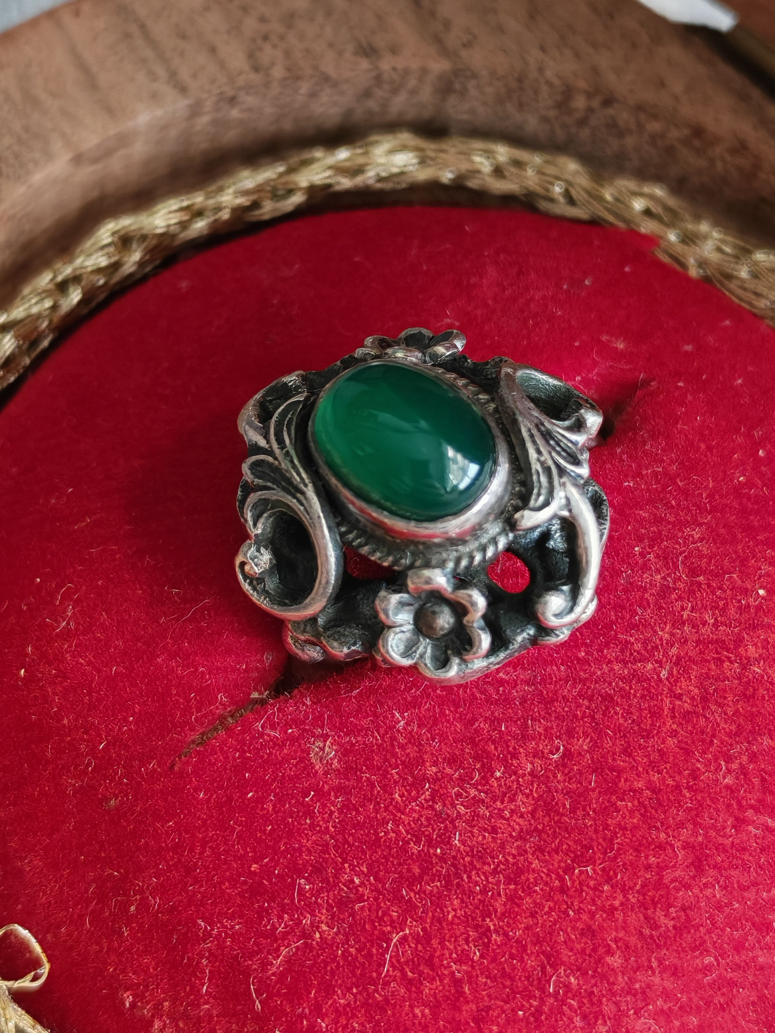 Other Vintage Sterling Silver Green Onyx Flower Ring Size ONE SIZE - 1 Thumbnail