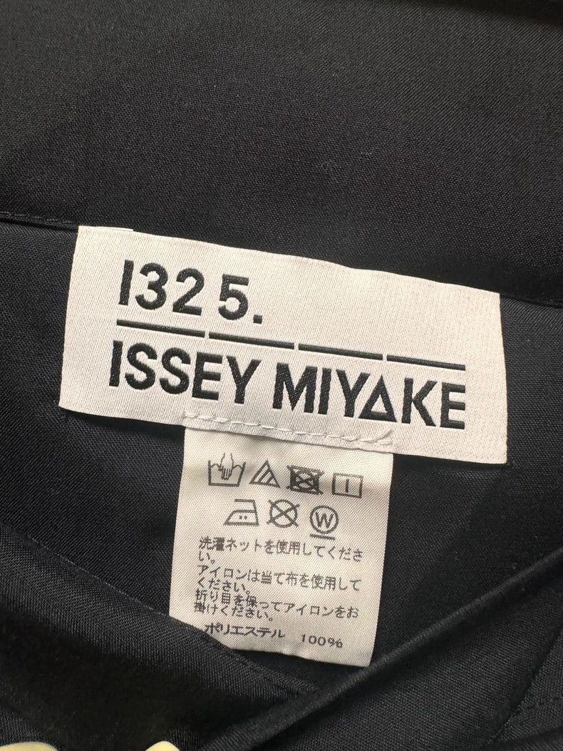 Issey Miyake Issey Miyake Black pleated short-sleeved shirt Size S / US 4 / IT 40 - 4 Thumbnail