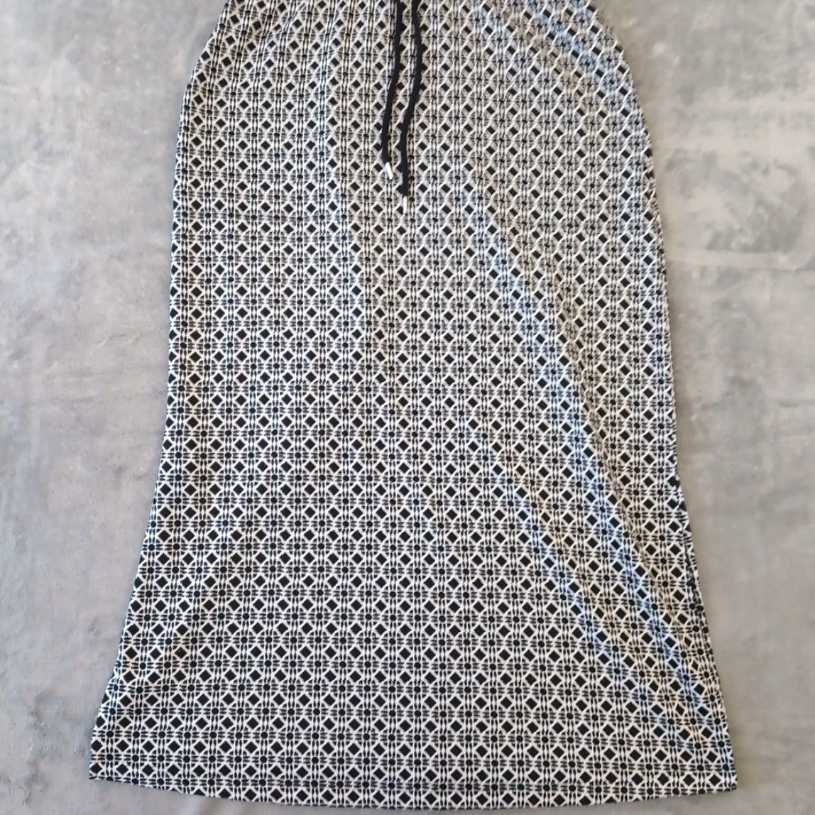 Talbots T by Talbots Dress Short Sleeve Black Geometric Maxi Petite Small PS Round Neck Pullover Knit Polyester Spandex Pockets Side Slit Stretch Vintage No Size 28" / US 6 / IT 42 - 3 Thumbnail