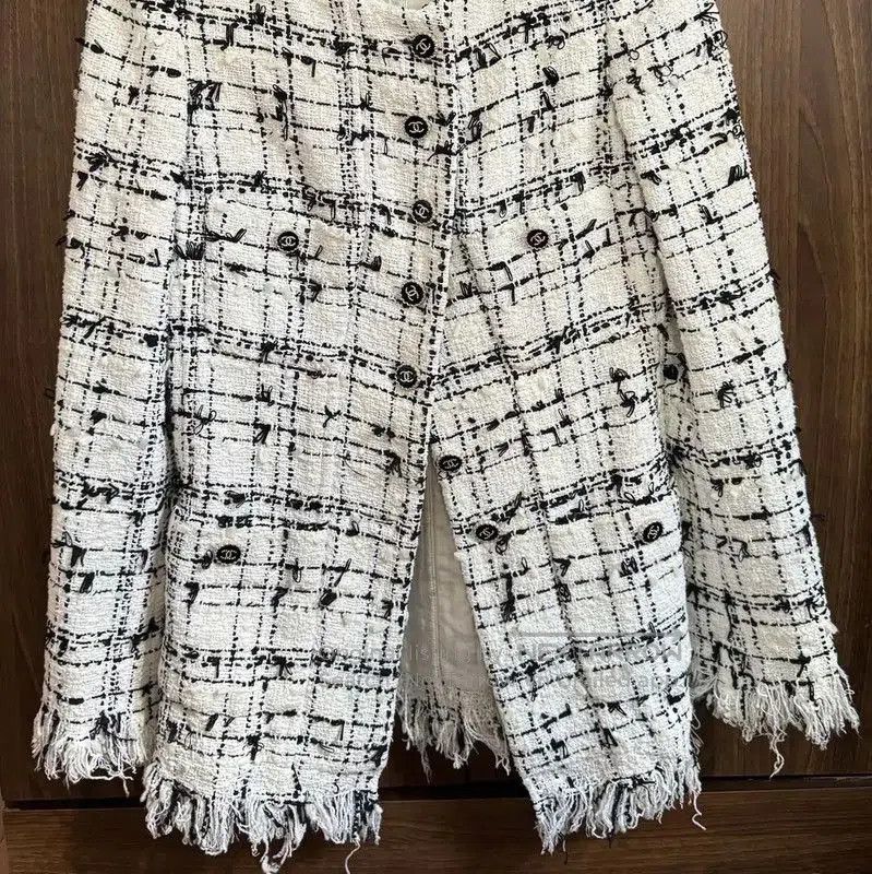 Chanel Chanel White Jacket for Women . Size XS / US 0-2 / IT 36-38 - 2 Thumbnail