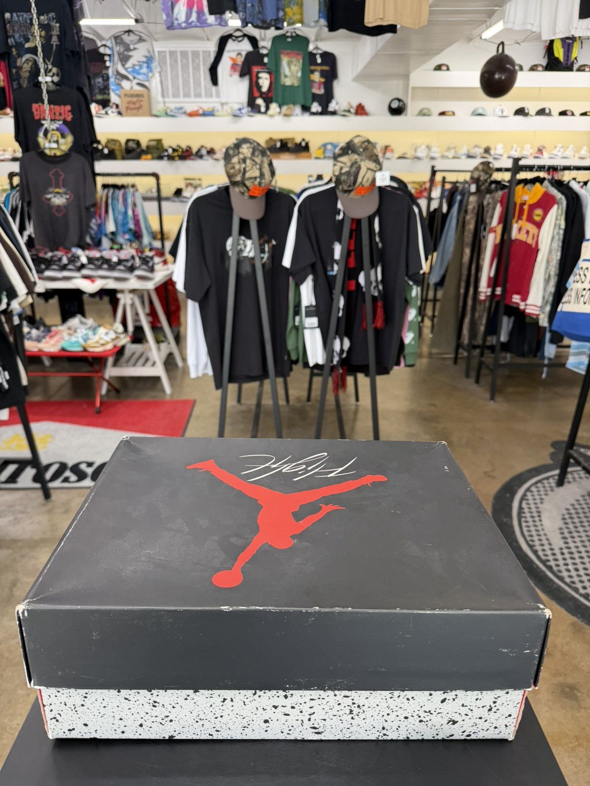Jordan Brand Jordan 4 Red Thunder Size 10 (2022) Size US 10 / EU 43 - 23 Thumbnail
