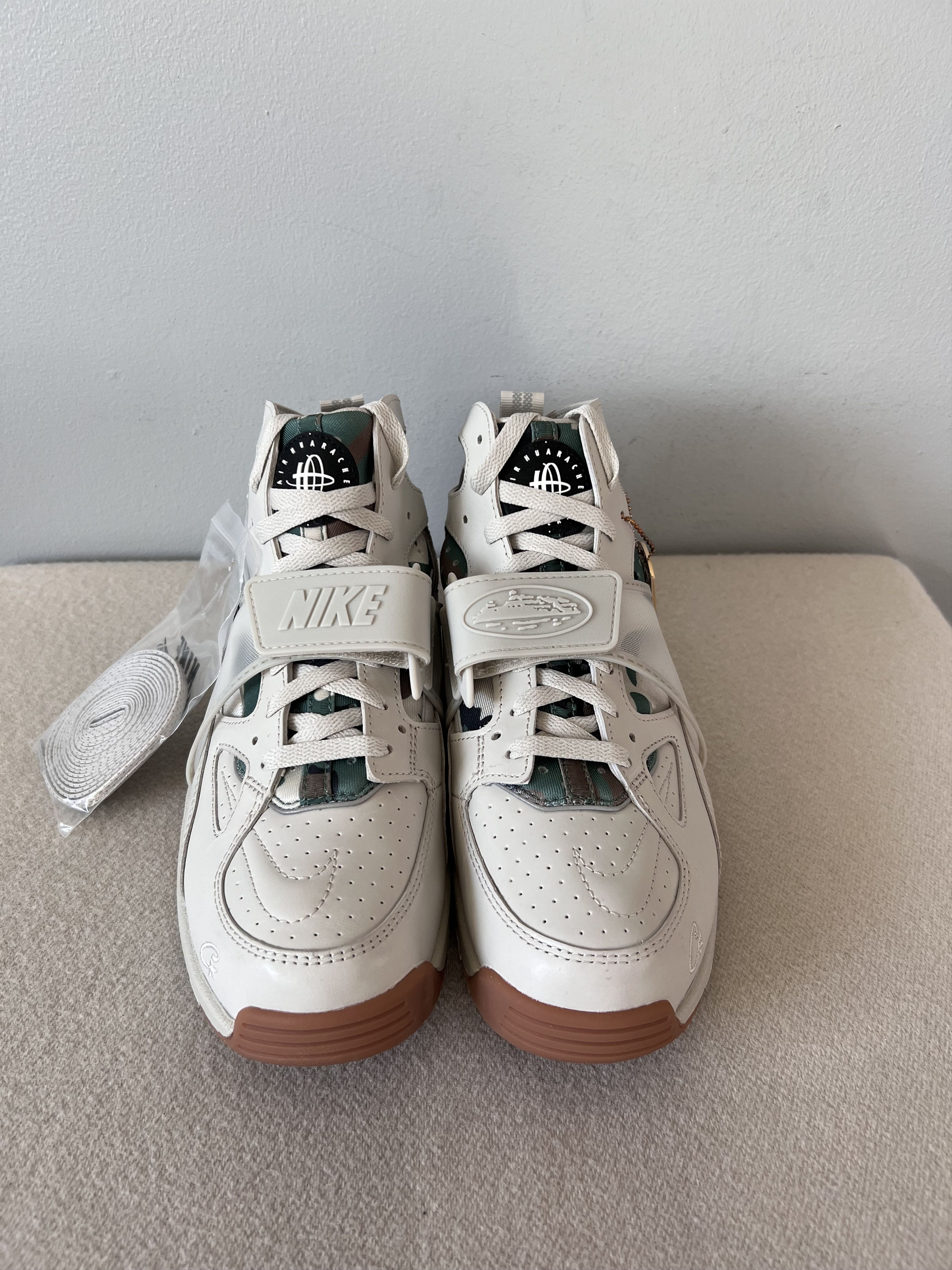 Corteiz × Nike Corteiz Nike Air Trainer Huarache SP in Light Bone Size US 9.5 / EU 42-43 - 4 Thumbnail