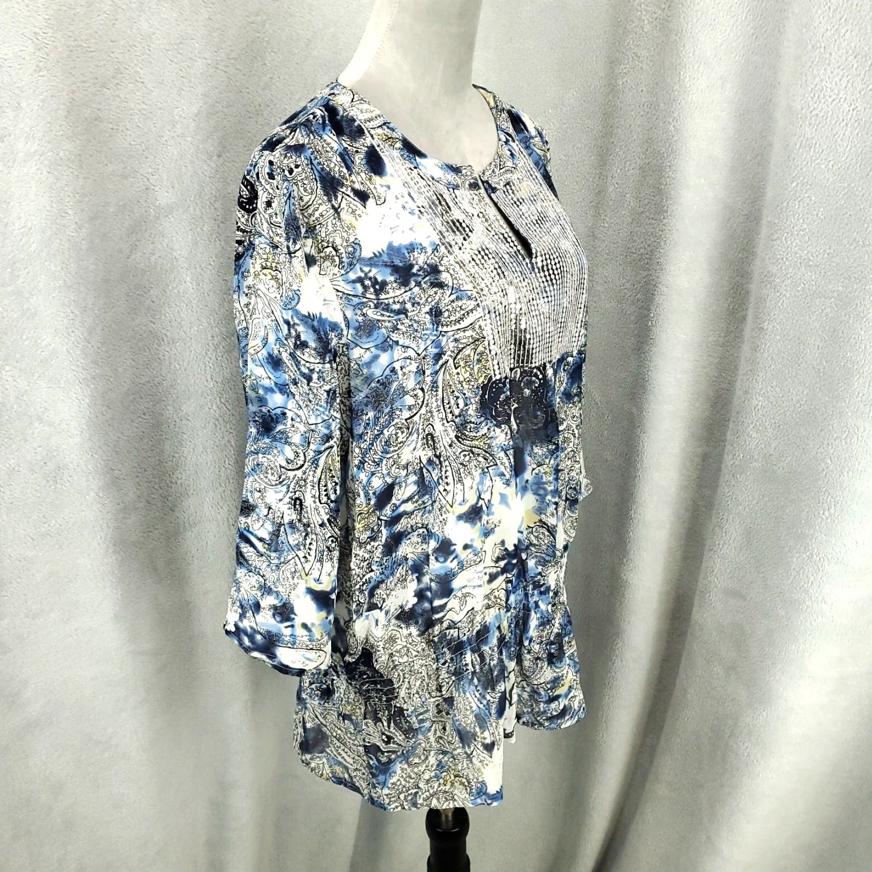 Vintage Chicos Blouse Shirt Womens L White Blue Sequin Neck Embellished V-Neck Pullover Casual Party Cocktail Tunic Size L / US 10 / IT 46 - 2 Thumbnail
