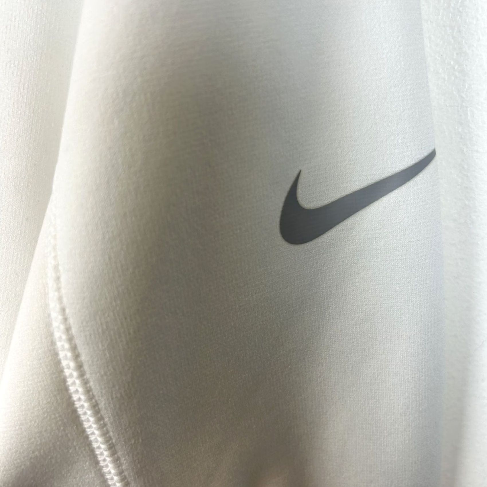 Nike Nike Golf Sweatshirt Women M 1/4 Zip Pullover Tiger Logo Athletic White Nike Golf Sweatshirt Women M White Tiger 1/4 Zip Pullover Activewear Womens Size M / US 6-8 / IT 42-44 - 4 Thumbnail