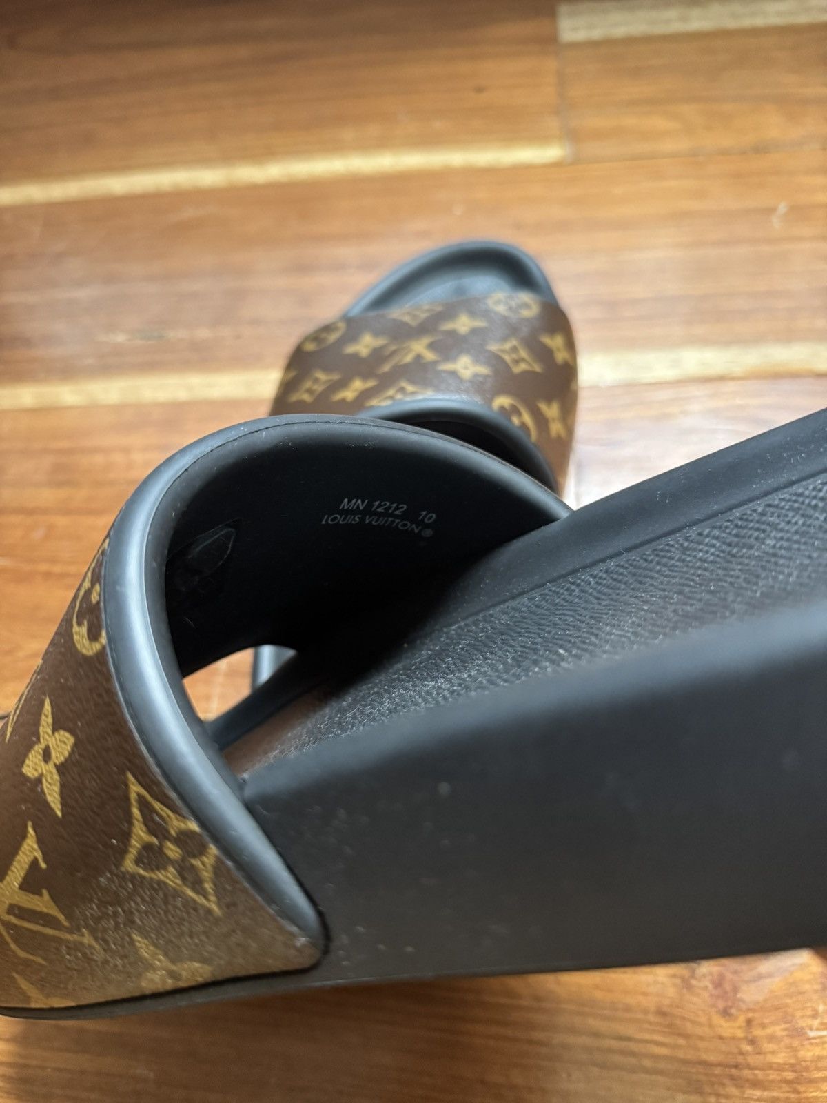 Louis Vuitton Louis Vuitton Men’s Waterfront Mule Size US 10 / EU 43 - 3 Thumbnail