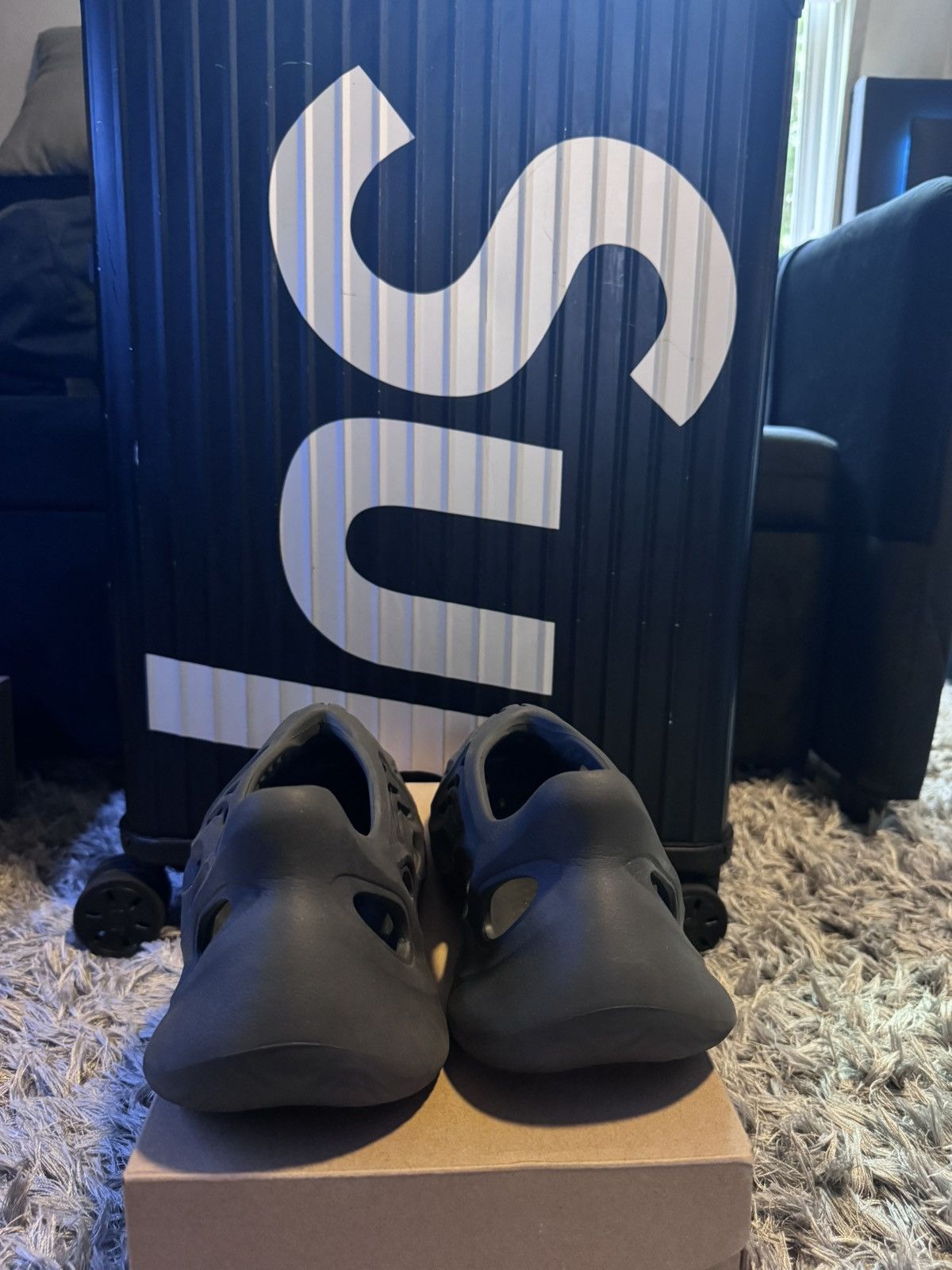 Yeezy Yeezy foam runner carbon Size US 10 / EU 43 - 2 Thumbnail