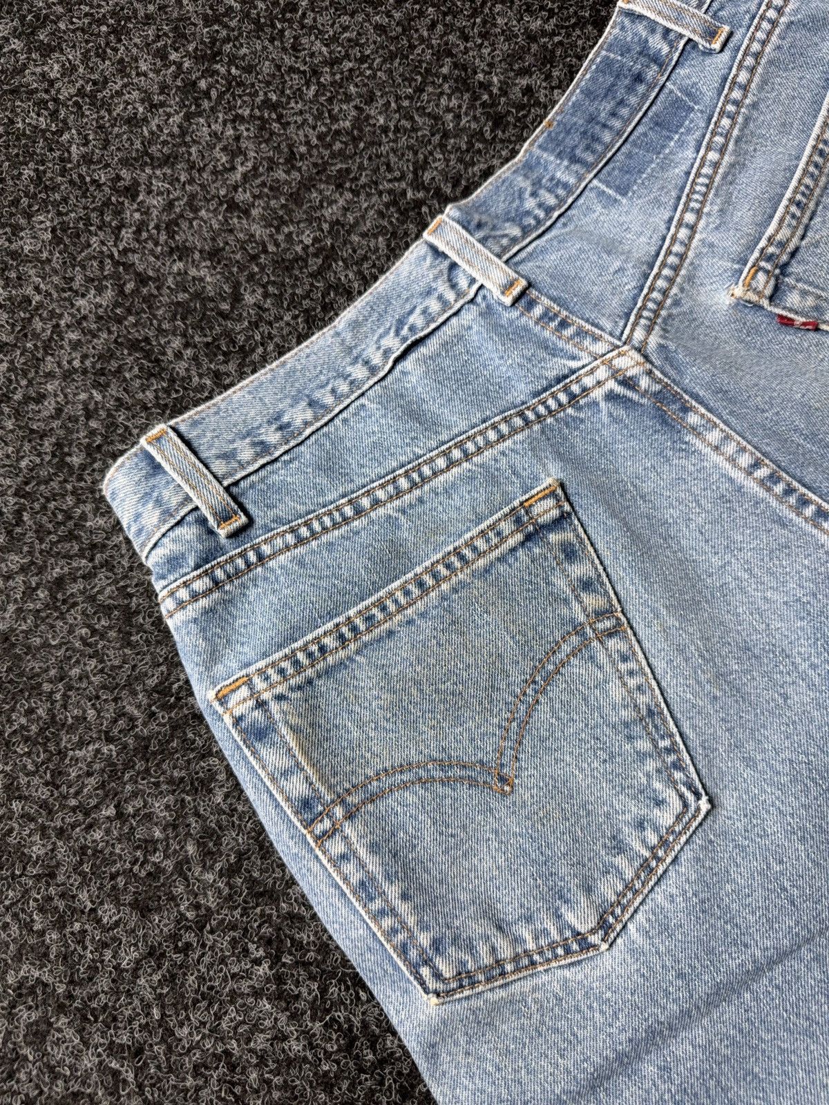 Levi's Vintage Clothing 90s Levi's 550 Distressed Dirty Relaxed Fit USA Retro Jeans Size US 35 - 20 Thumbnail