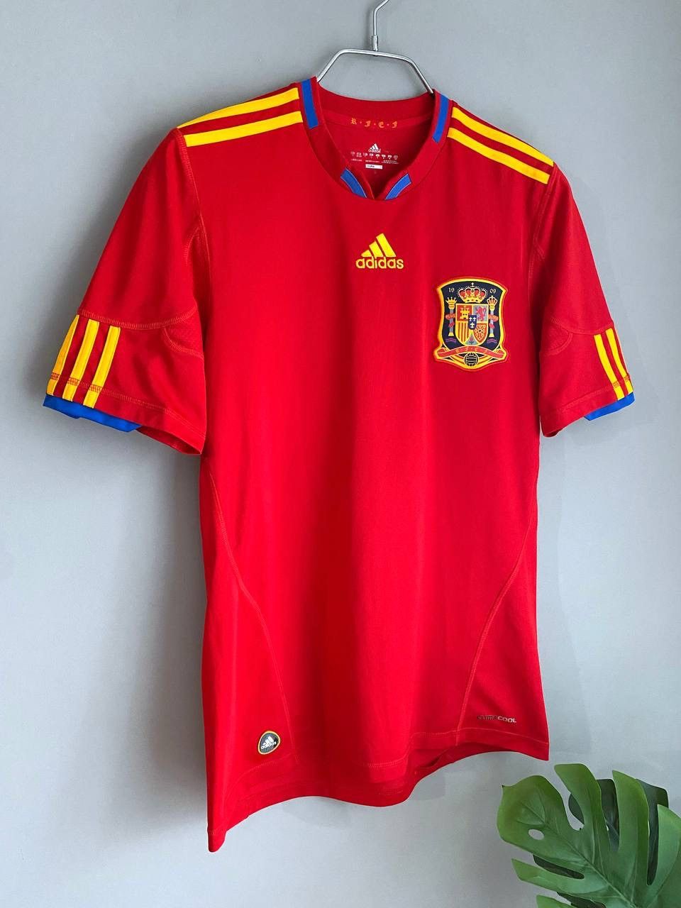 Adidas Adidas Spain National Team 2010/11 Home Soccer Jersey, S Size US S / EU 44-46 / 1 - 2 Thumbnail