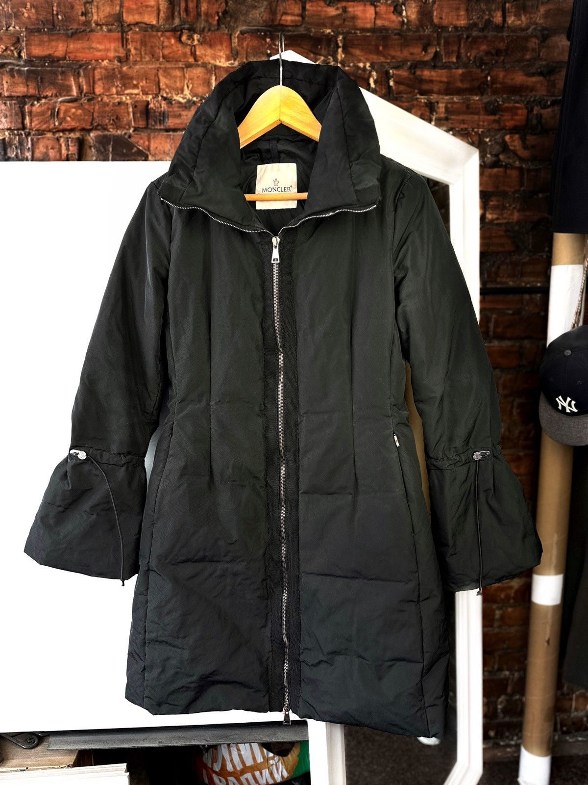 Moncler Moncler Alnus Down Long Jacket Black Size: 1 (S) RRP - 950$ Size S / US 4 / IT 40 - 6 Thumbnail