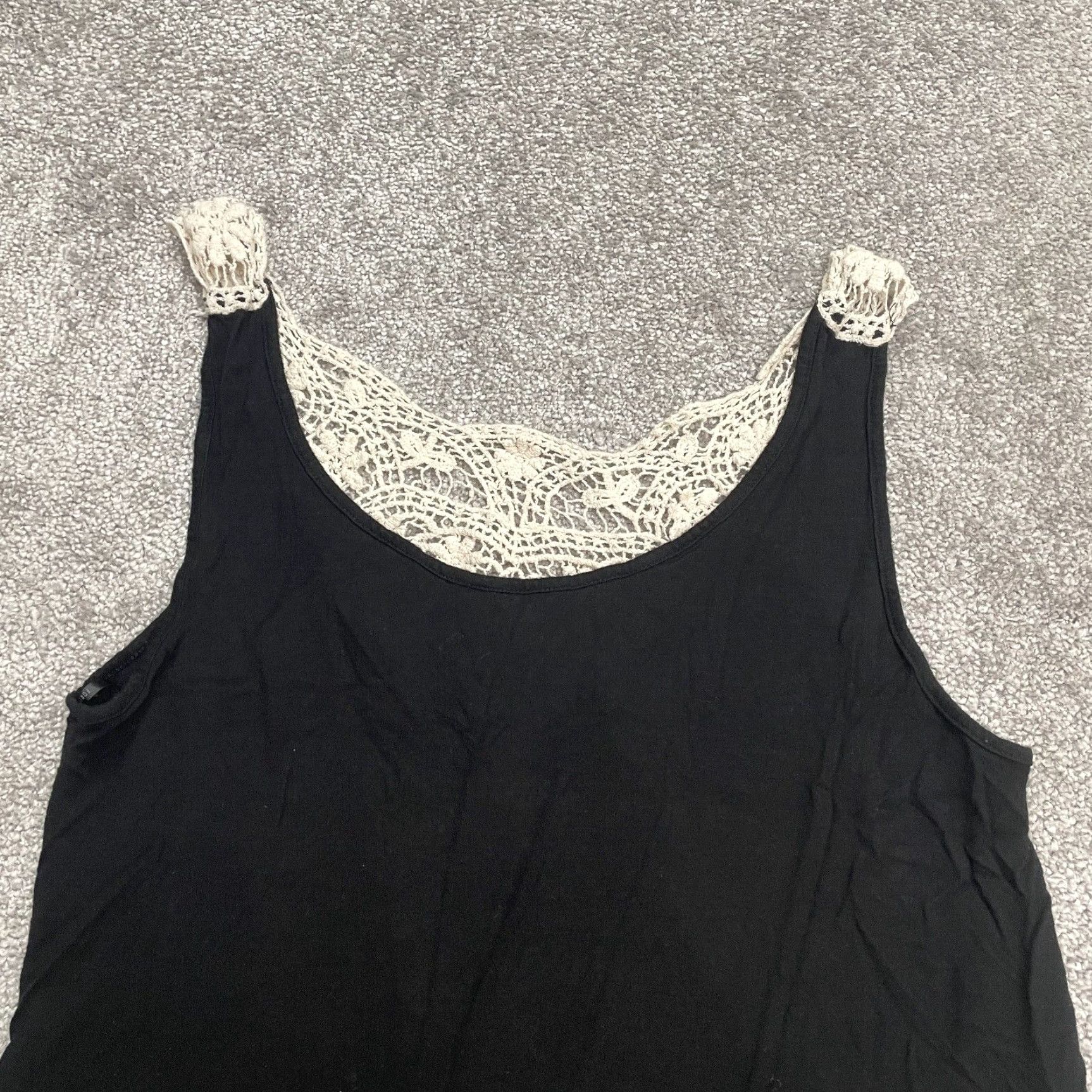Forever 21 FOREVER 21 Tank Top Womens Medium Black Sleeveless Relaxed Casual Crochet Knit Viscose Beach Bohemian Classic 90s? Size M / US 6-8 / IT 42-44 - 4 Thumbnail