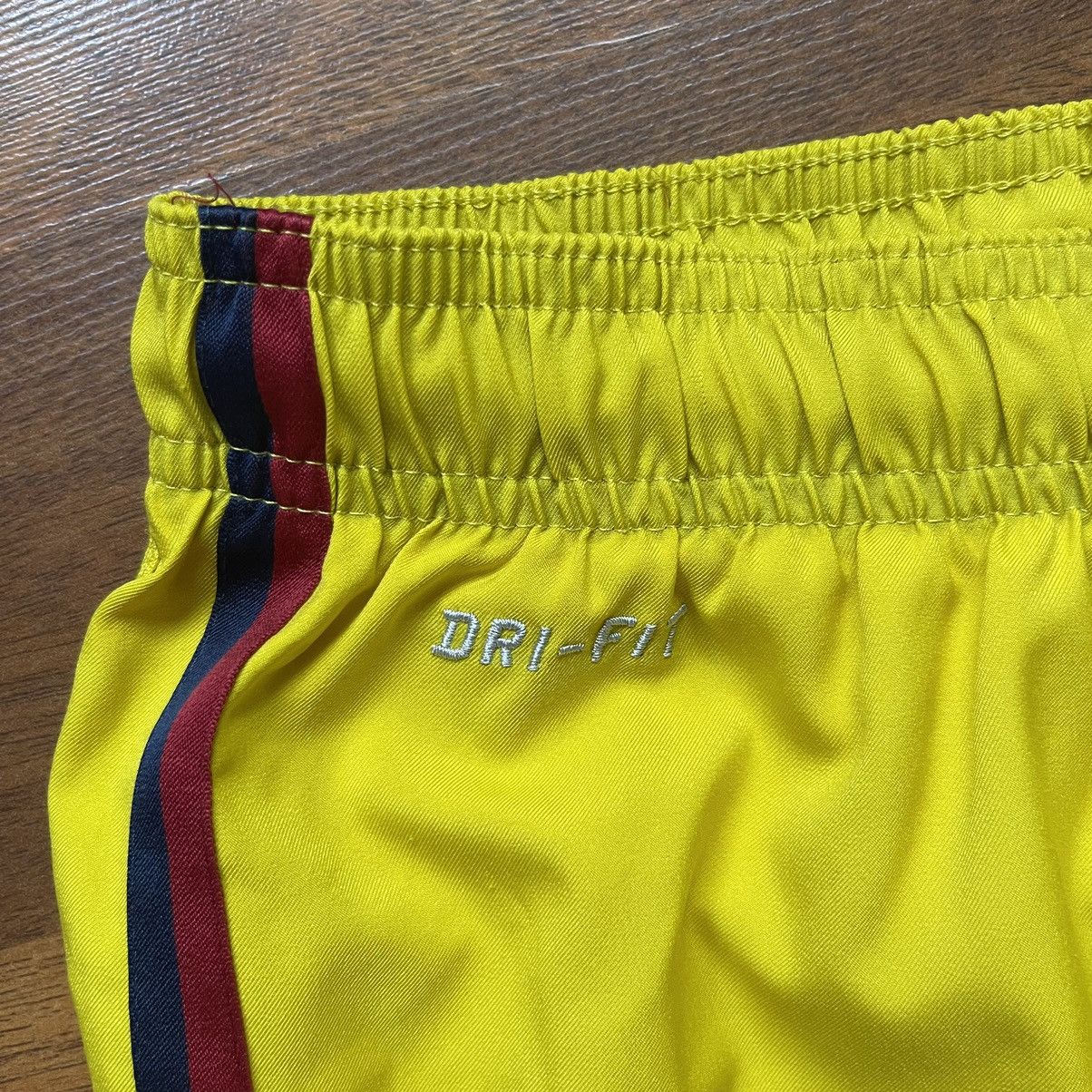 Nike × Vintage BARCELONA NIKE 2012/2013 FOOTBALL SOCCER AWAY SHORTS #10 Size US 37 - 4 Thumbnail