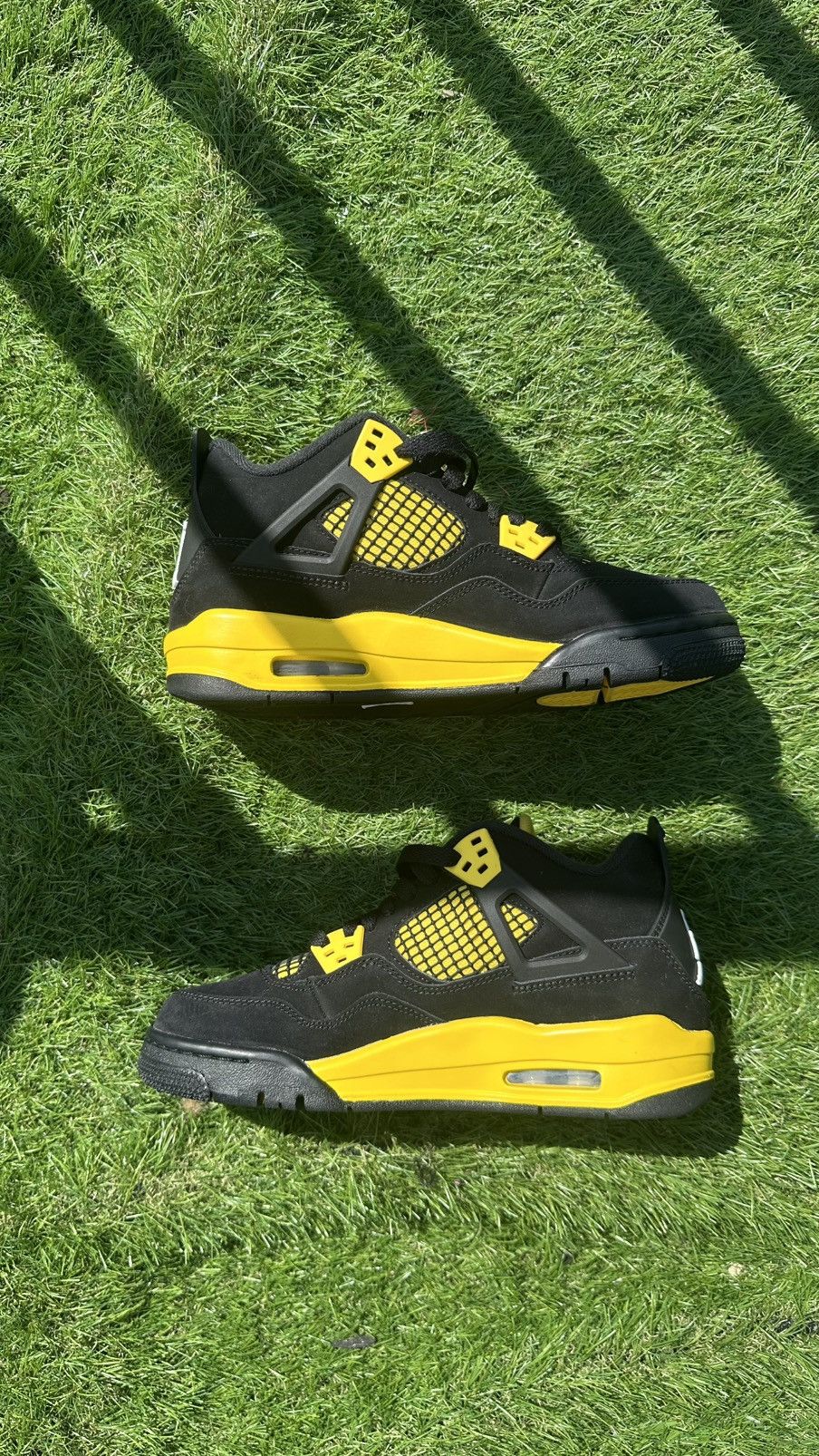 Jordan Brand Air Jordan 4 Retro GS ‘Thunder’ 2023 Size US 7 / IT 37 - 4 Thumbnail
