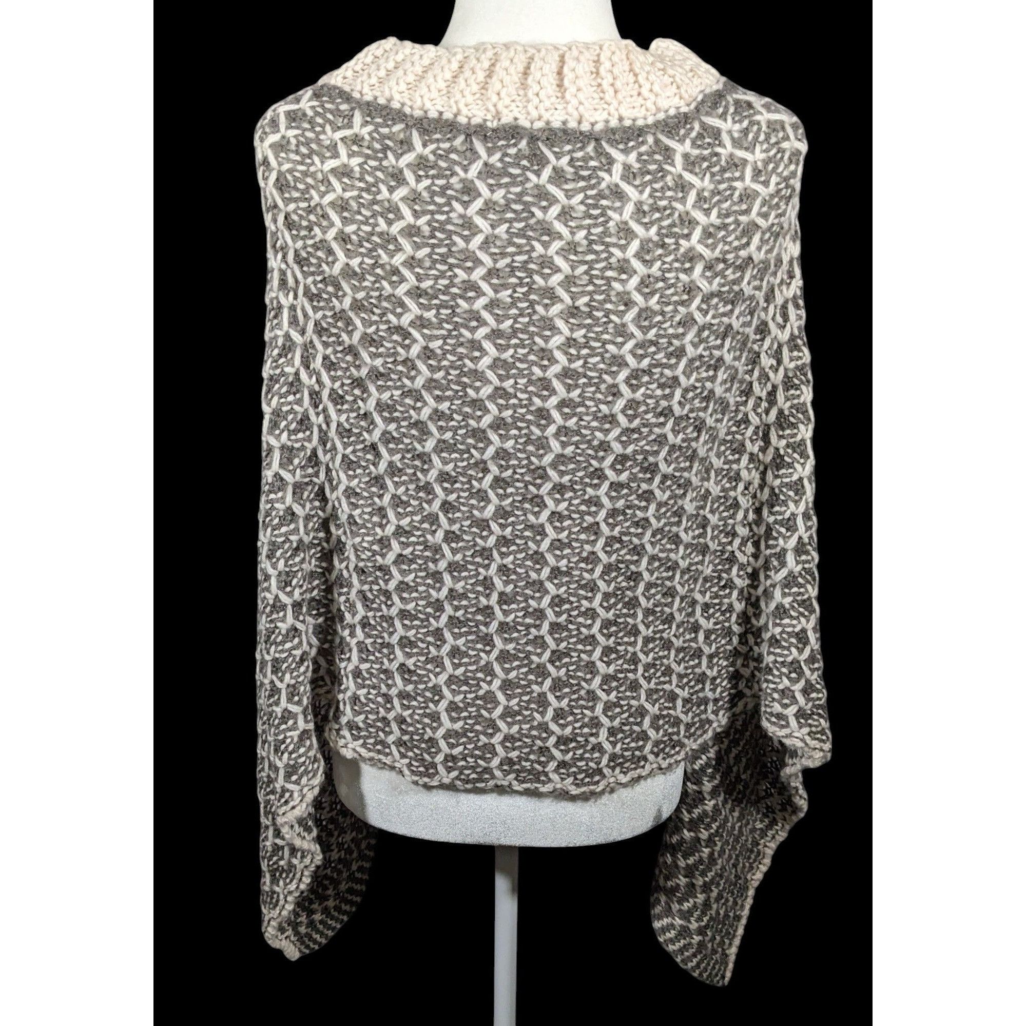 Other Simply Noelle Grey And White Chunky Knit Button Down Poncho Size ONE SIZE - 2 Thumbnail