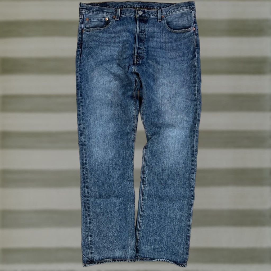 Levi's Levi's 501 Jeans Medium Wash Classic Americana Men 36x30 Blue Straight 5-Pocket Denim Cotton Pants Size US 36 / EU 52 - 1 Thumbnail