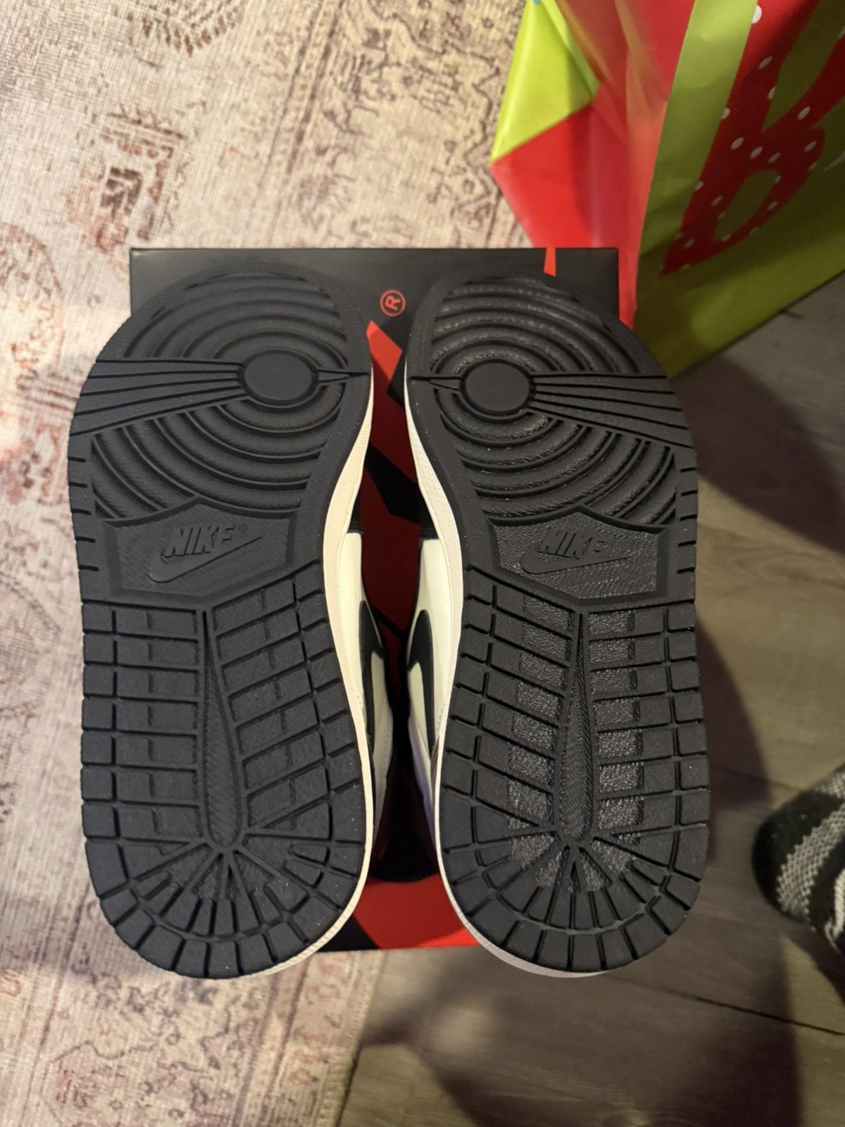Jordan Brand Nike Air Jordan 1 Retro High OG "Dark Mocha" Size US 10.5 / EU 43-44 - 8 Thumbnail