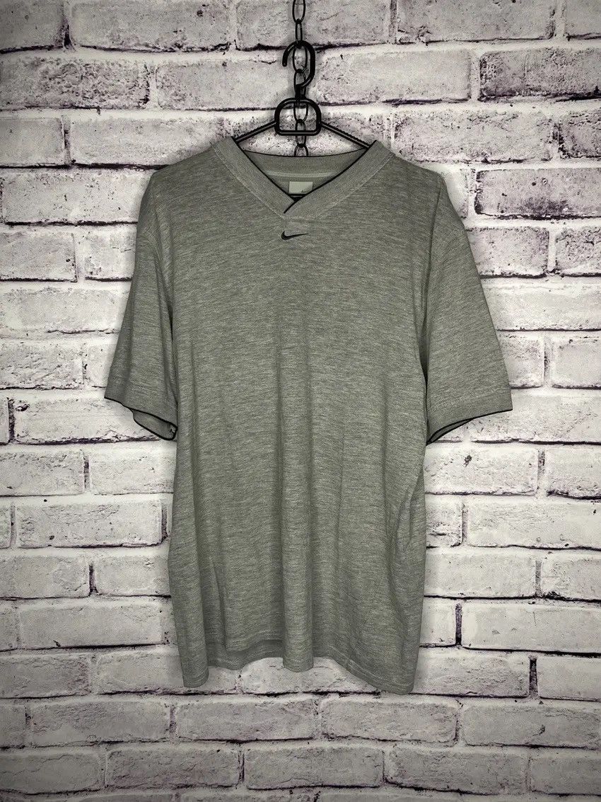 Nike MENS vintage Nike T-Shirt grey center logo size L Size US L / EU 52-54 / 3 - 1 Thumbnail
