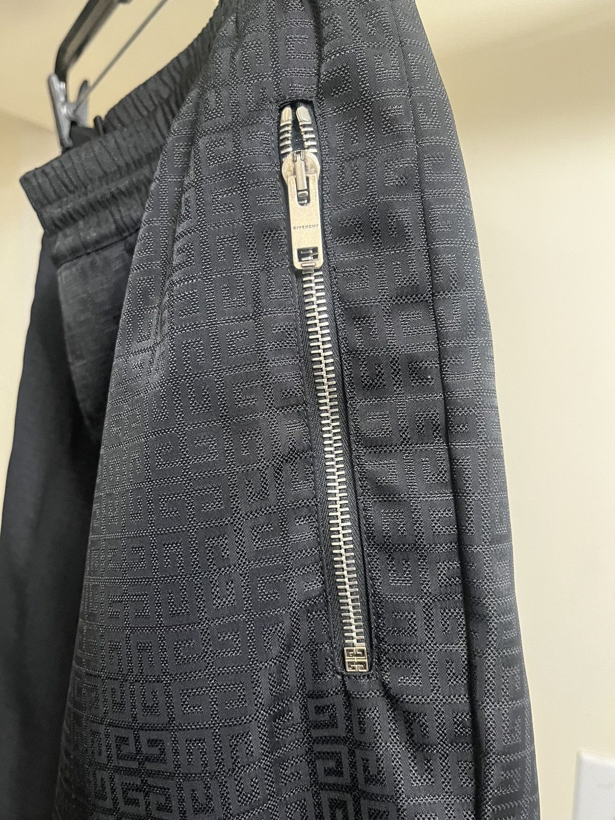 Givenchy Givenchy 4G Nylon Jacquard Jogger Pants Sz 50(34waist) Size US 34 / EU 50 - 8 Thumbnail
