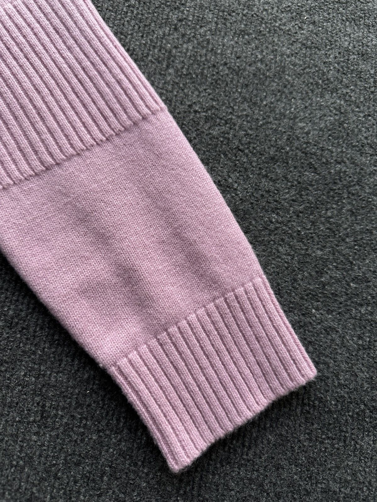 Chanel F/W 24 🚨 CASHMERE CHANEL 24B PINK CARDIGAN METAL LOGO BUTTON Size XS / US 0-2 / IT 36-38 - 5 Thumbnail