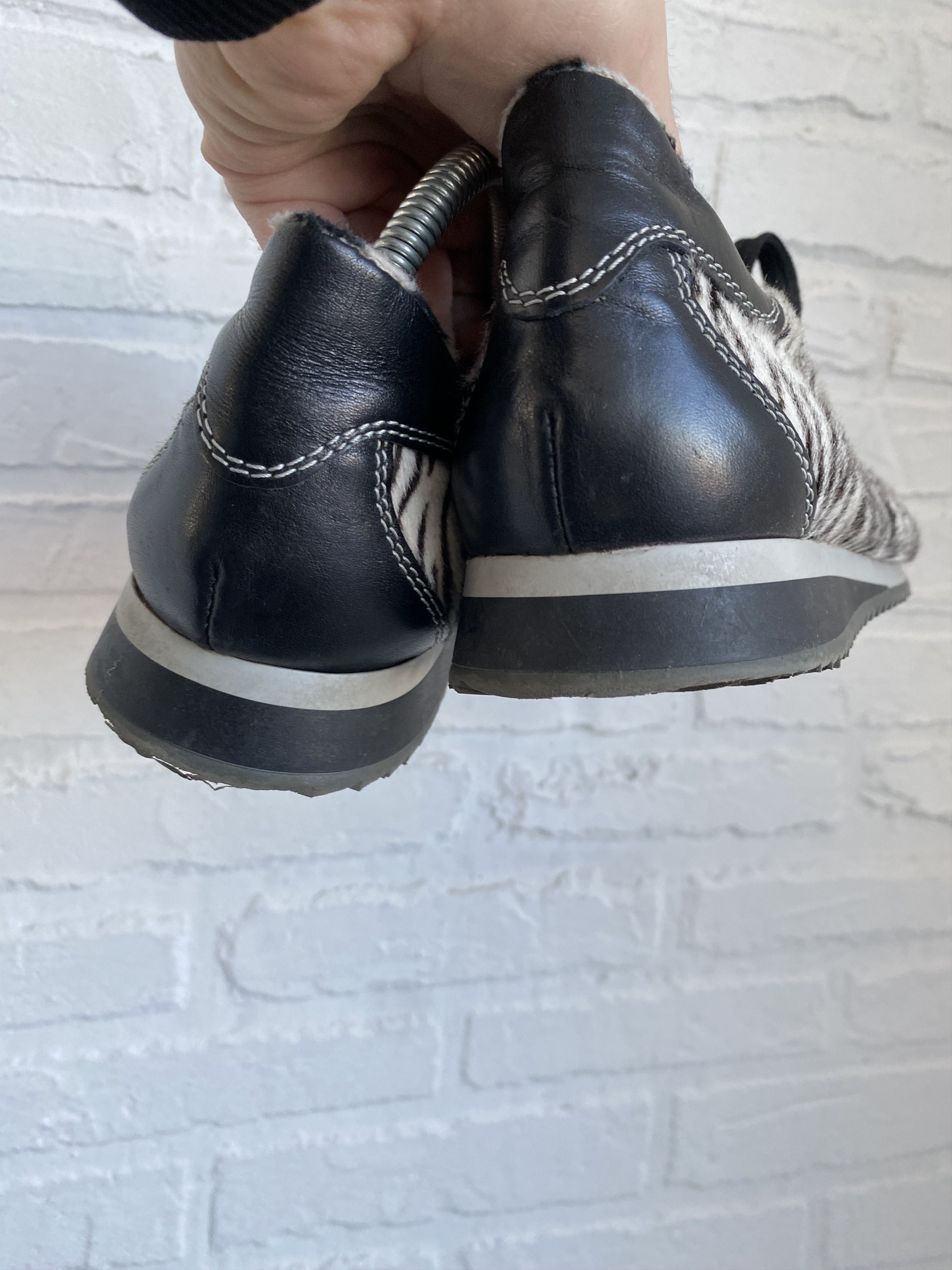 Dolce & Gabbana × Vintage Vintage y2k Dolce & Gabbana D&G junior zebra sneakers Size US 7 / EU 40 - 11 Thumbnail