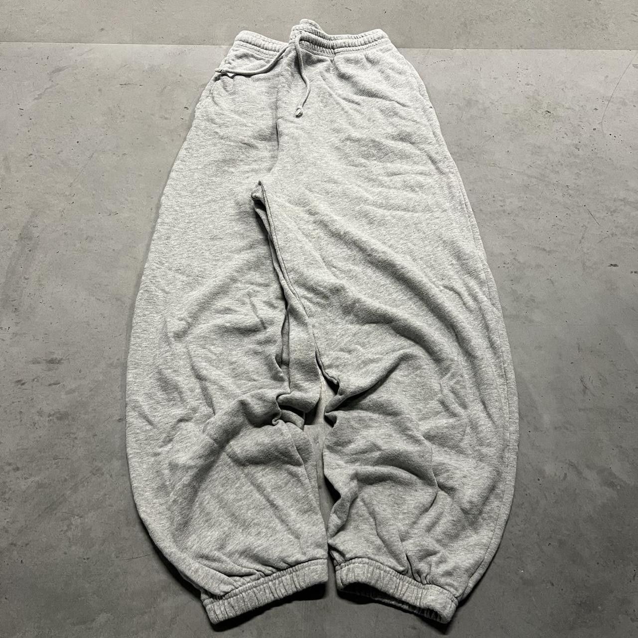 Vintage Vintage Y2K/2000s Baggy Fit Grey Skater style Sweatpants! Size US 32 / EU 48 - 2 Thumbnail