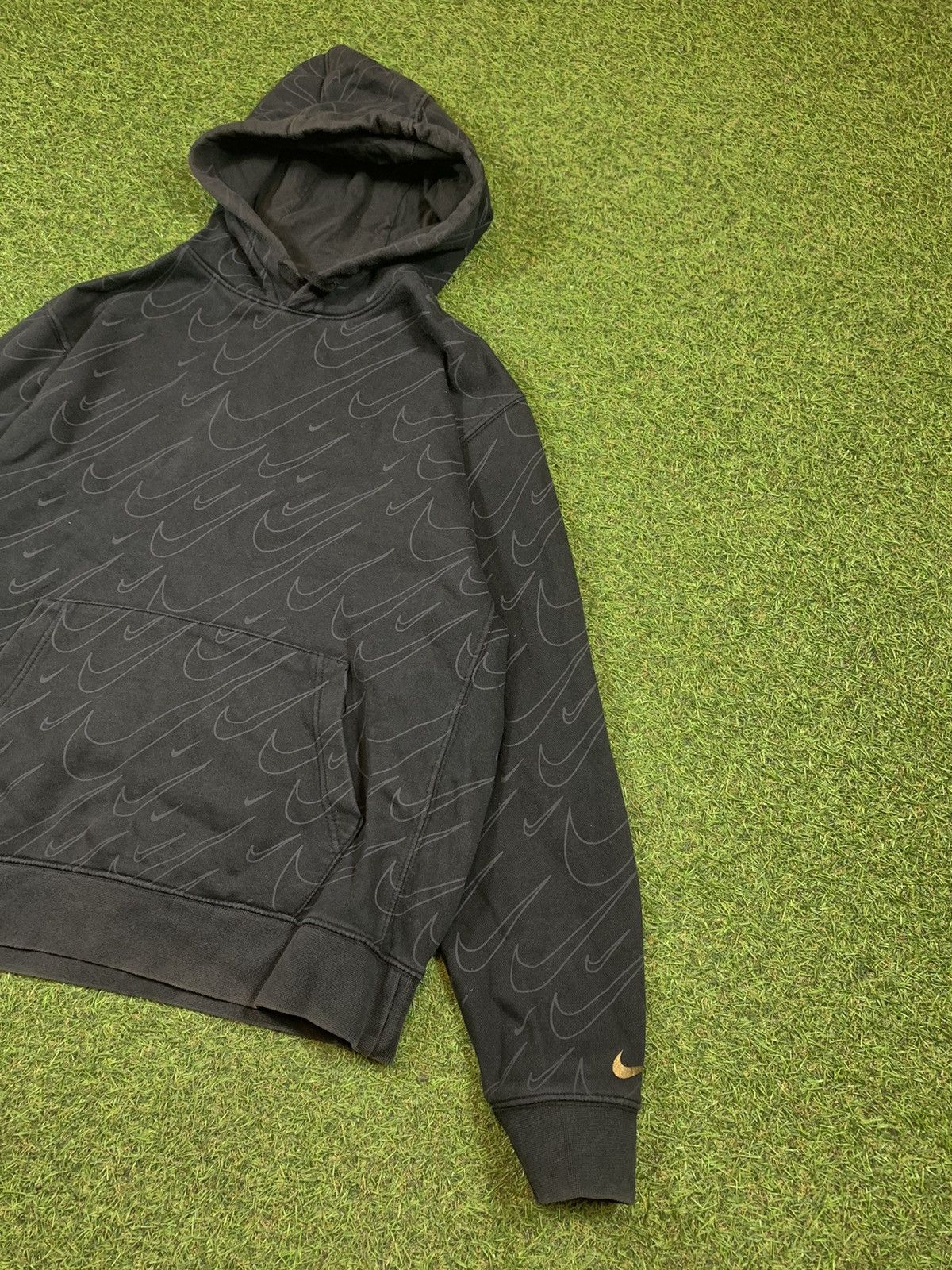 Nike Vintage Y2K Nike hoodie monogrammed swoosh sun faded size M Size US M / EU 48-50 / 2 - 3 Thumbnail