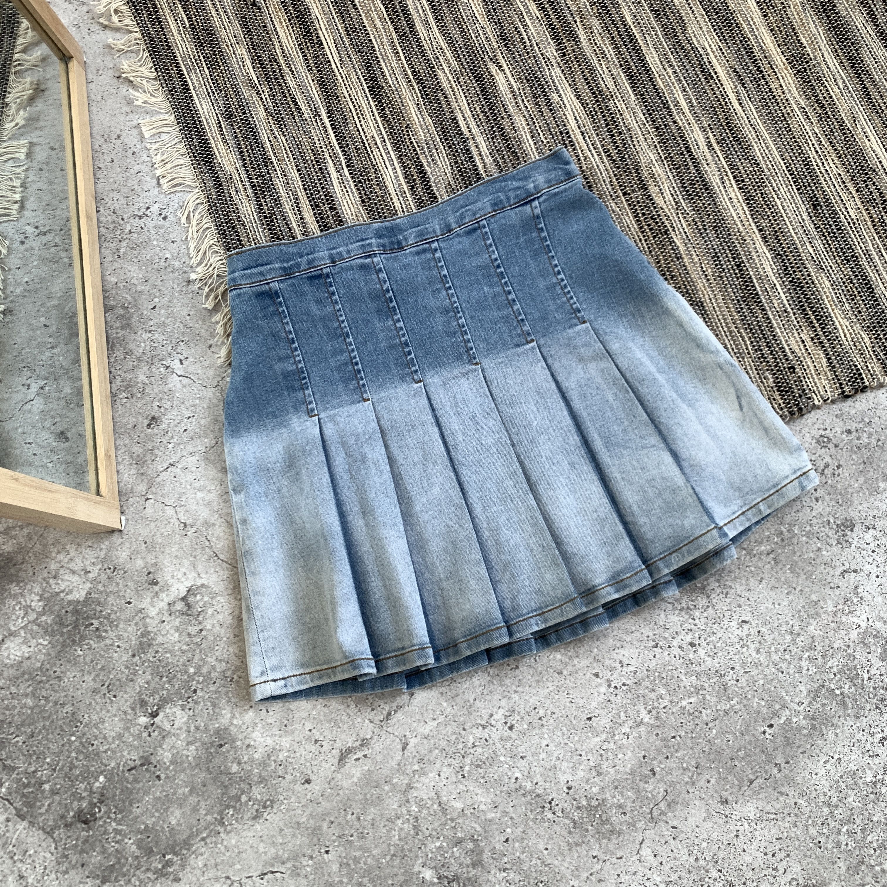 Japanese Brand Vintage Y2K Faded Women's Blue Denim Low Rise Mini Skirt Size 26" / US 2 / IT 38 - 4 Thumbnail