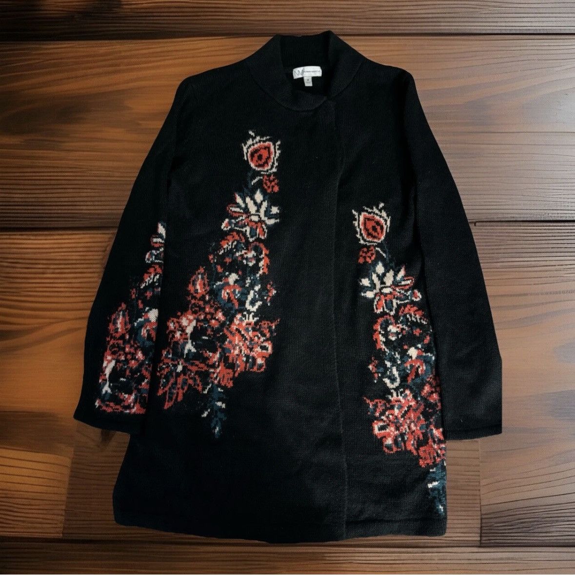 Neiman Marcus Neiman Marcus Embroidered Floral Cardigan Black M Size M / US 6-8 / IT 42-44 - 1 Thumbnail
