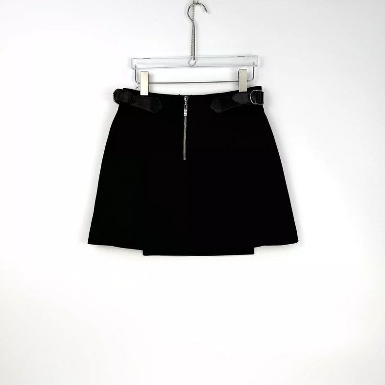 Louis Vuitton Louis Vuitton Black wool skirt 2505-Nextarrow Size 37" - 4 Thumbnail