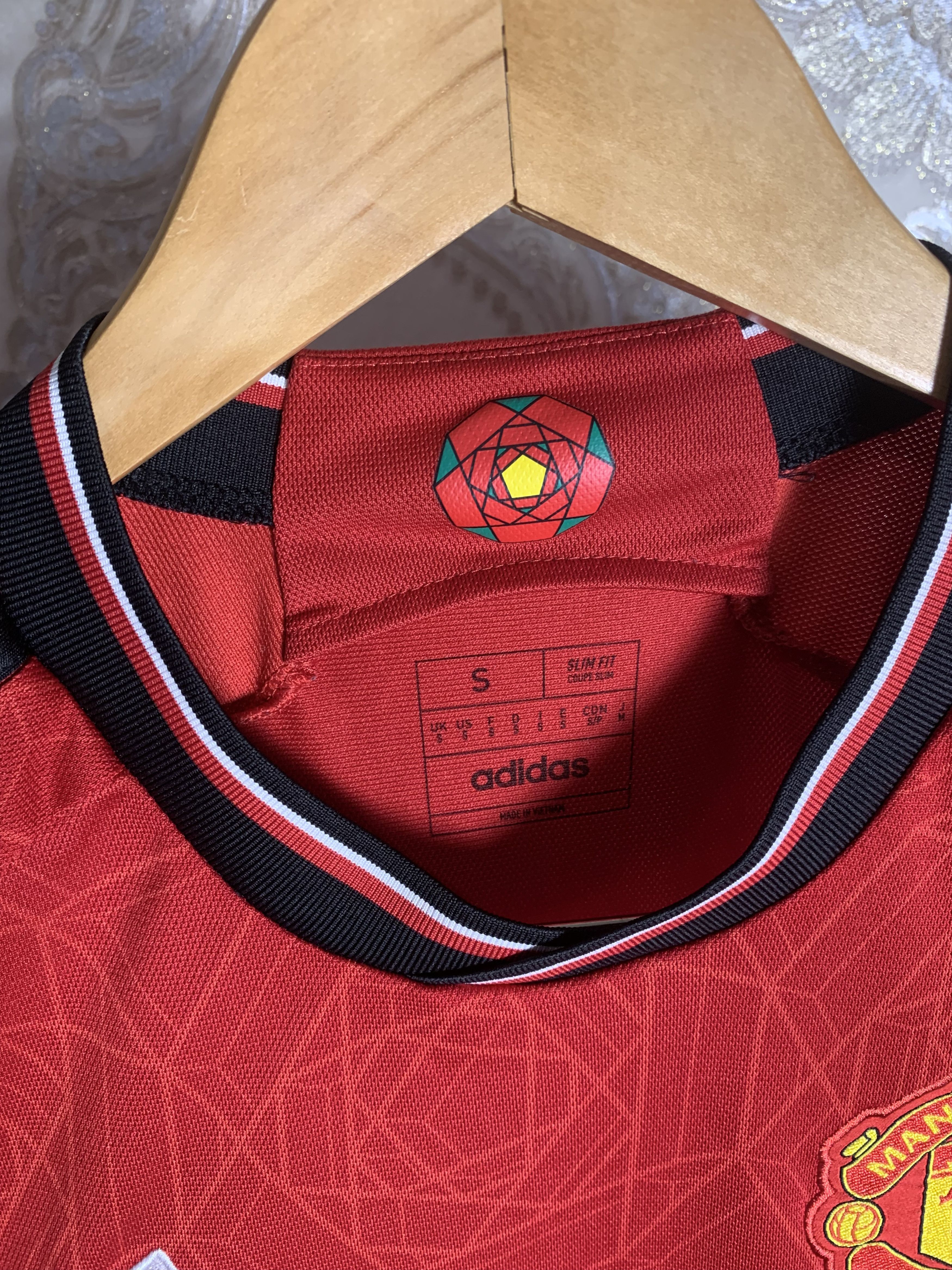 Adidas VINTAGE ADIDAS FC MANCHESTER UNITED ENGLAND SOCCER JERSEY Size US S / EU 44-46 / 1 - 3 Thumbnail