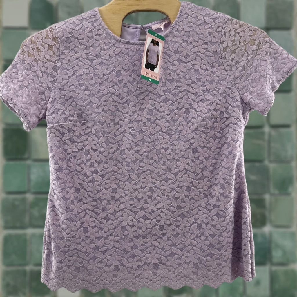 Vintage Teddi Rose Shirt Womens XL Purple Lace Floral Short Sleeve Blouse Top with Scallop Edge, Keyhole Back, Lined, Crew Neck, Polyester/Nylon/Spandex Size XL / US 12-14 / IT 48-50 - 1 Thumbnail