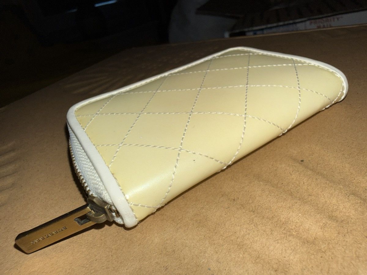 Burberry Vintage Burberry Leather & Enamel zippered card/coin wallet Size ONE SIZE - 12 Thumbnail