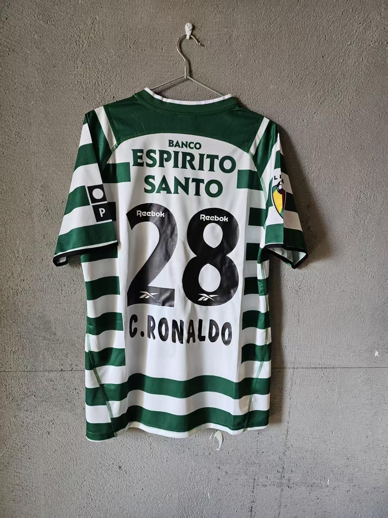 Other 2003 2004 Sporting CP #28 C Ronaldo Jersey Size US L / EU 52-54 / 3 - 1 Thumbnail