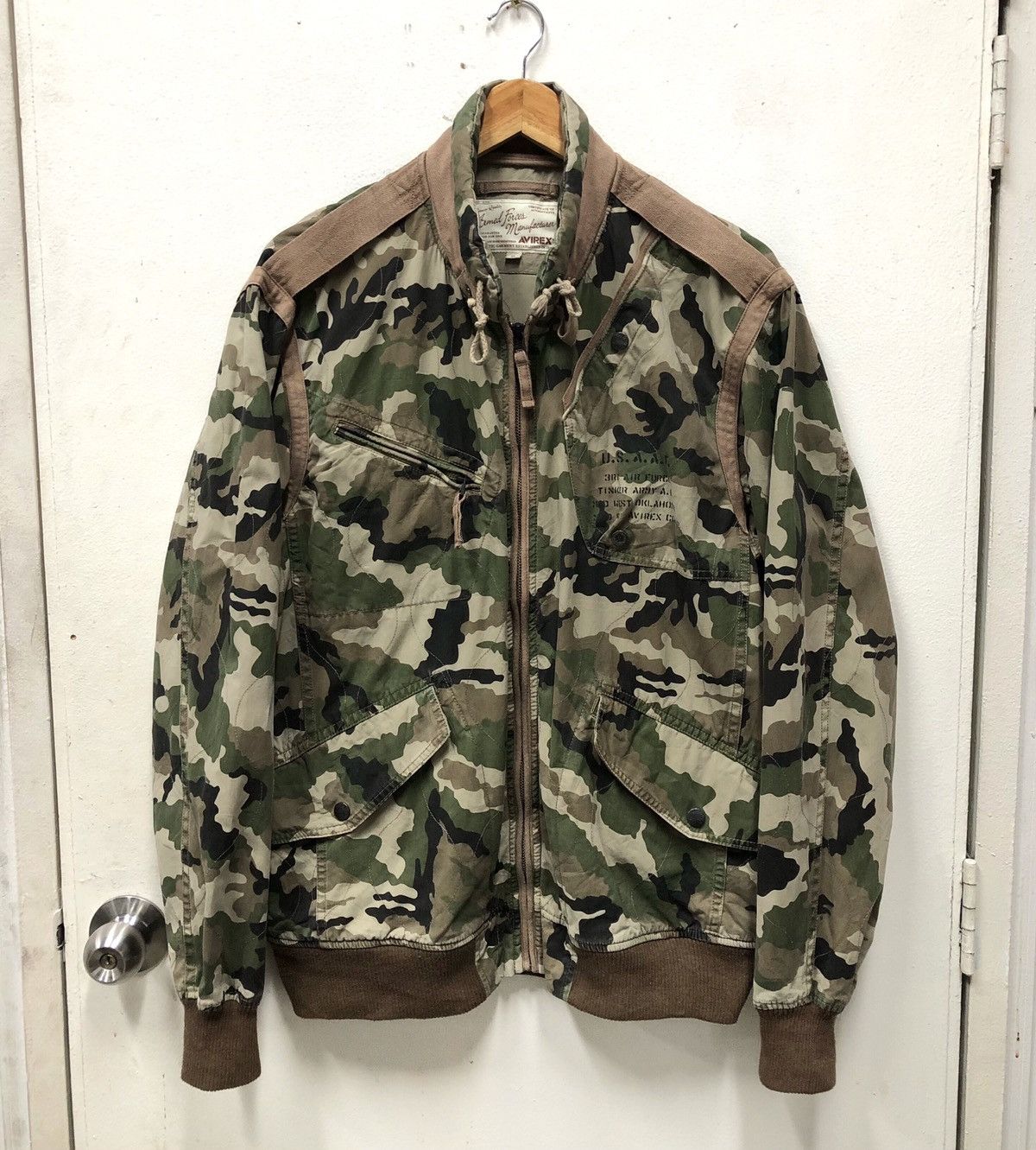 Avirex Vintage Avirex Armed Forces Army Camo Military Bomber Jacket Size US XL / EU 56 / 4 - 1 Thumbnail