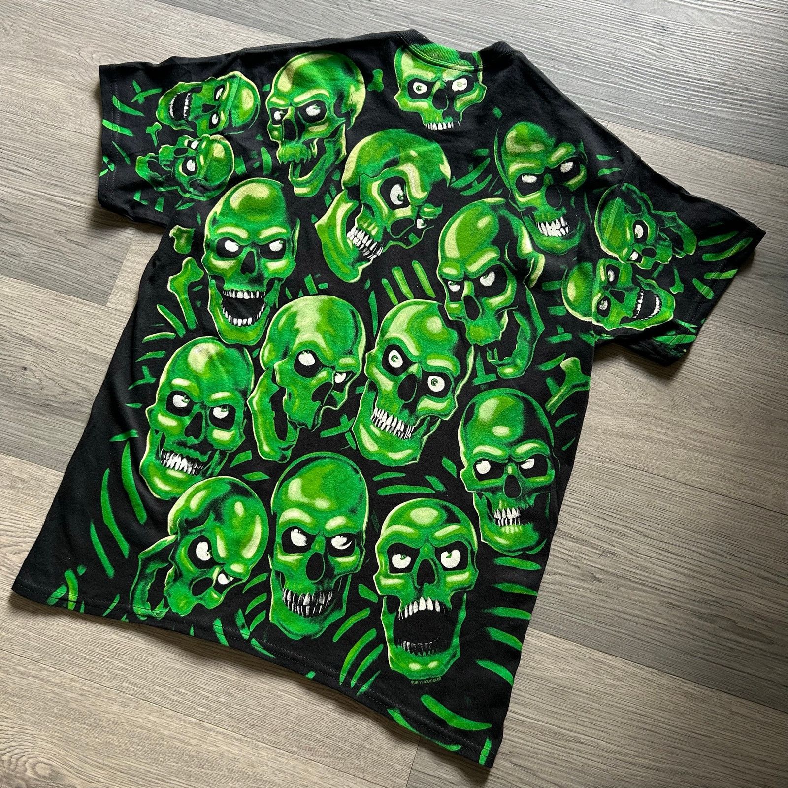 Other Vintage Gildan Liquid Blue Green Skull Pile graphic T-Shirt Size US M / EU 48-50 / 2 - 1 Thumbnail