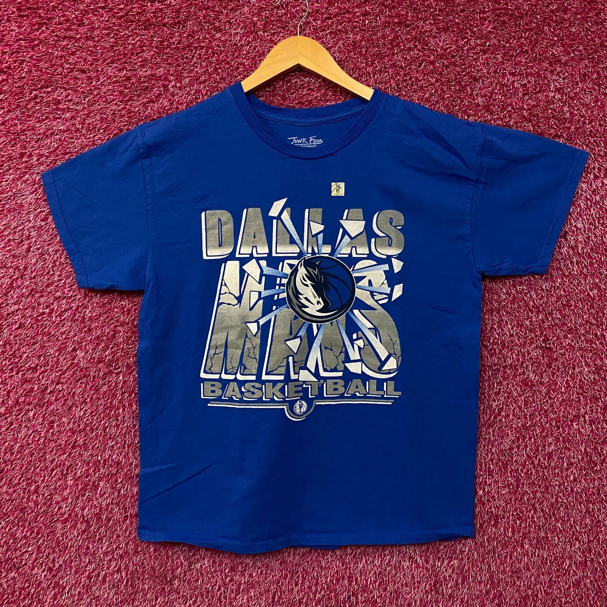 Junk Food Junk Food Dallas Mavericks Break Through Basketball T-Shirt Size US M / EU 48-50 / 2 - 1 Thumbnail