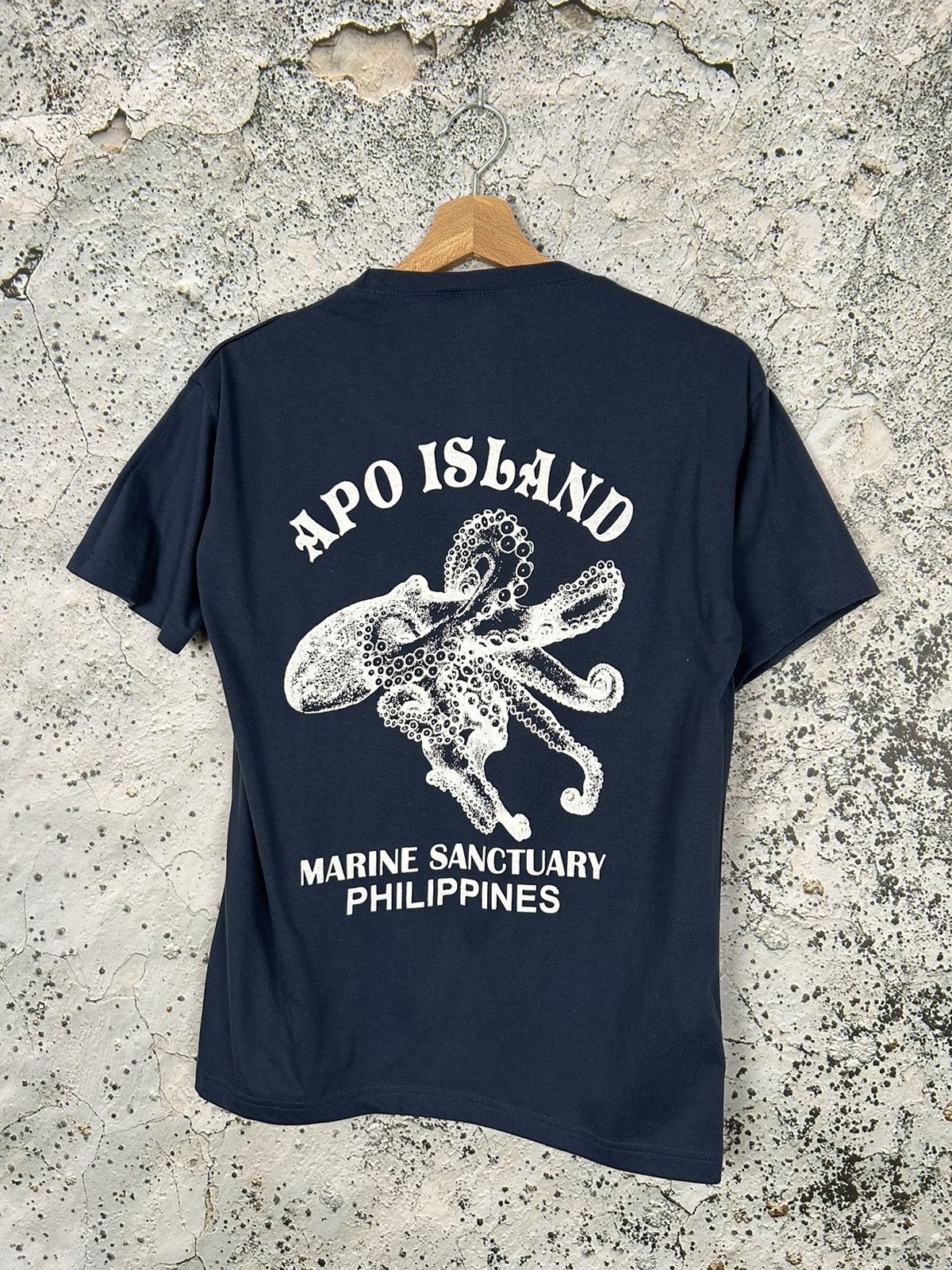 Vintage Vintage Apo Island Graphic Tee Philippines Octopus Size US S / EU 44-46 / 1 - 1 Thumbnail