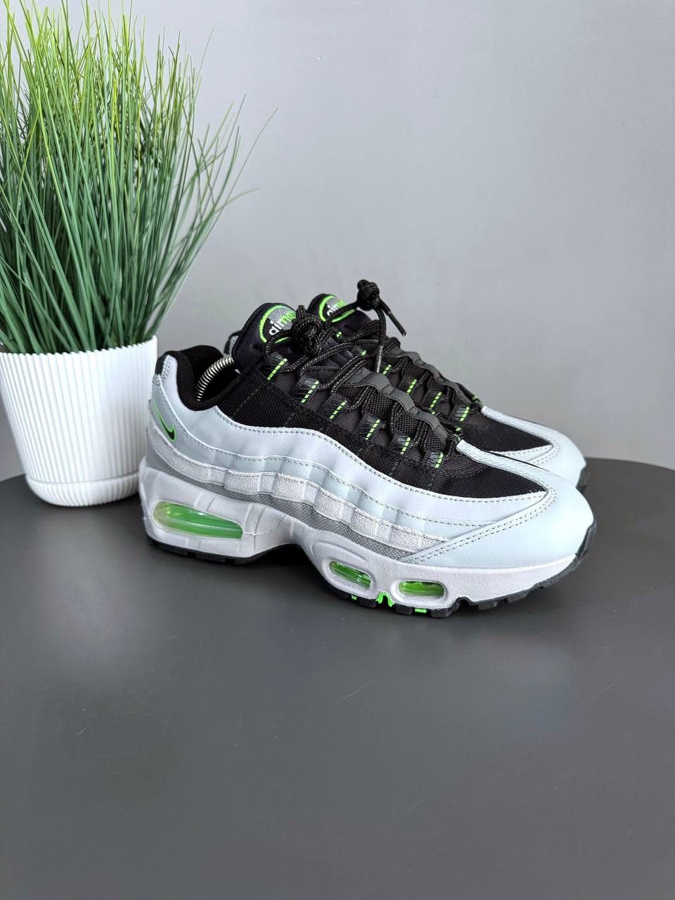 Nike Nike Air Max 95 OG Light Smoke Gray Sneakers Size US6,5/EU39 Size US 6.5 / EU 39-40 - 1 Thumbnail