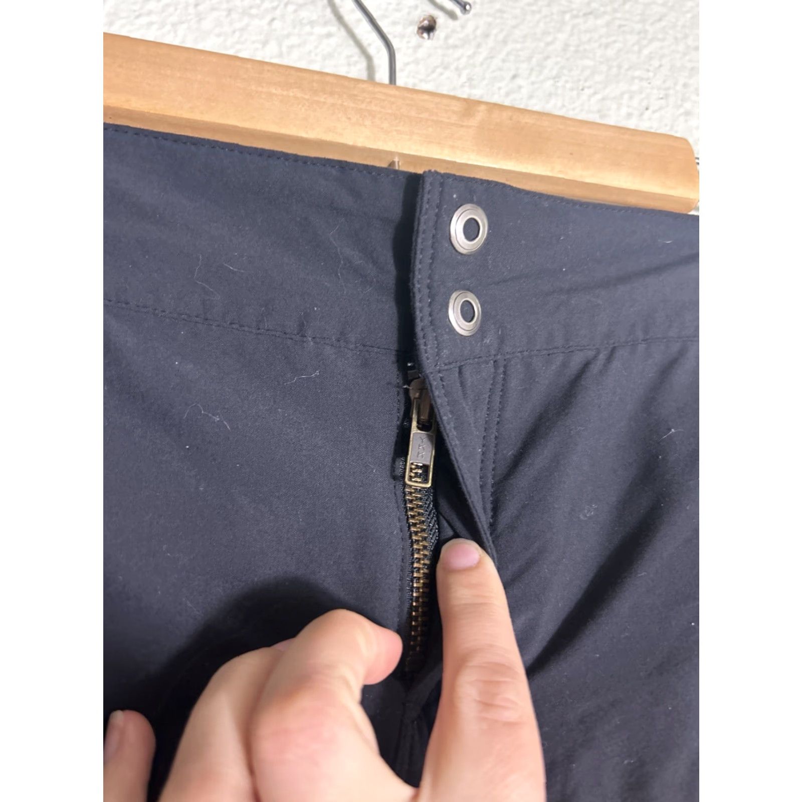 Mountain Hardwear Mountain Hardwear Shorts Womens Size 10 Black Nylon Hiking Elastane 32x5 Size 32" / US 10 / IT 46 - 5 Thumbnail