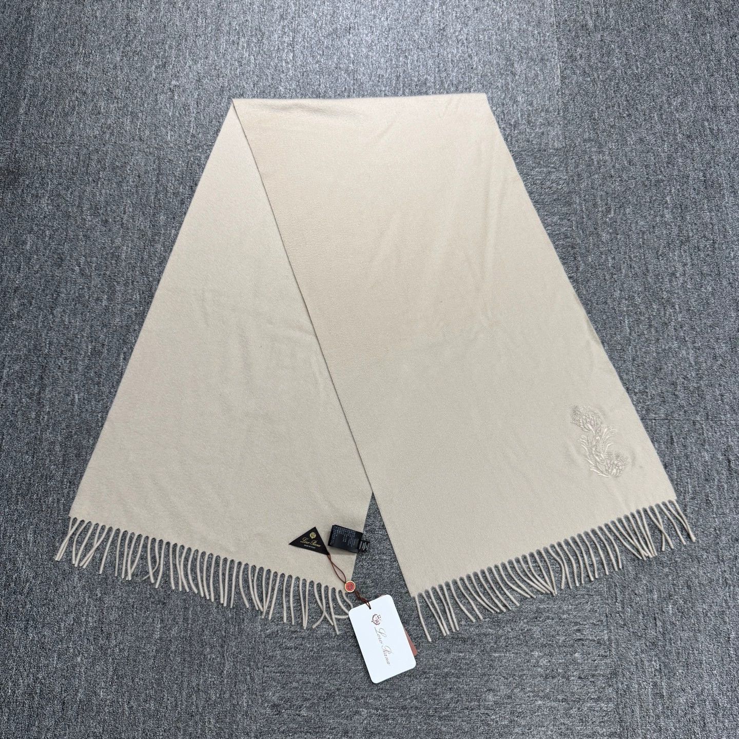 Loro Piana Loro Piana Twisted Embroidered Cashmere Scarf 175x43cm Size ONE SIZE - 1 Thumbnail