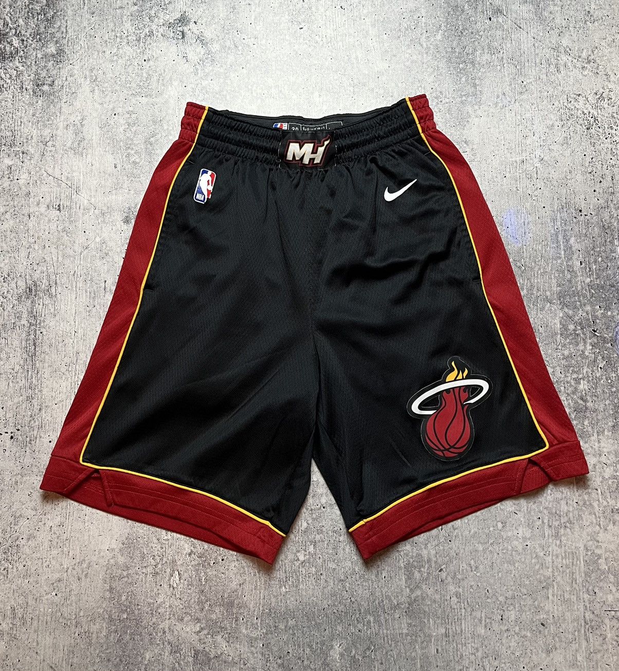 Nike NIKE MIAMI HEAT ICON EDITION NBA SWINGMAN SHORTS SIZE 30(S) Size US 30 / EU 46 - 1 Thumbnail
