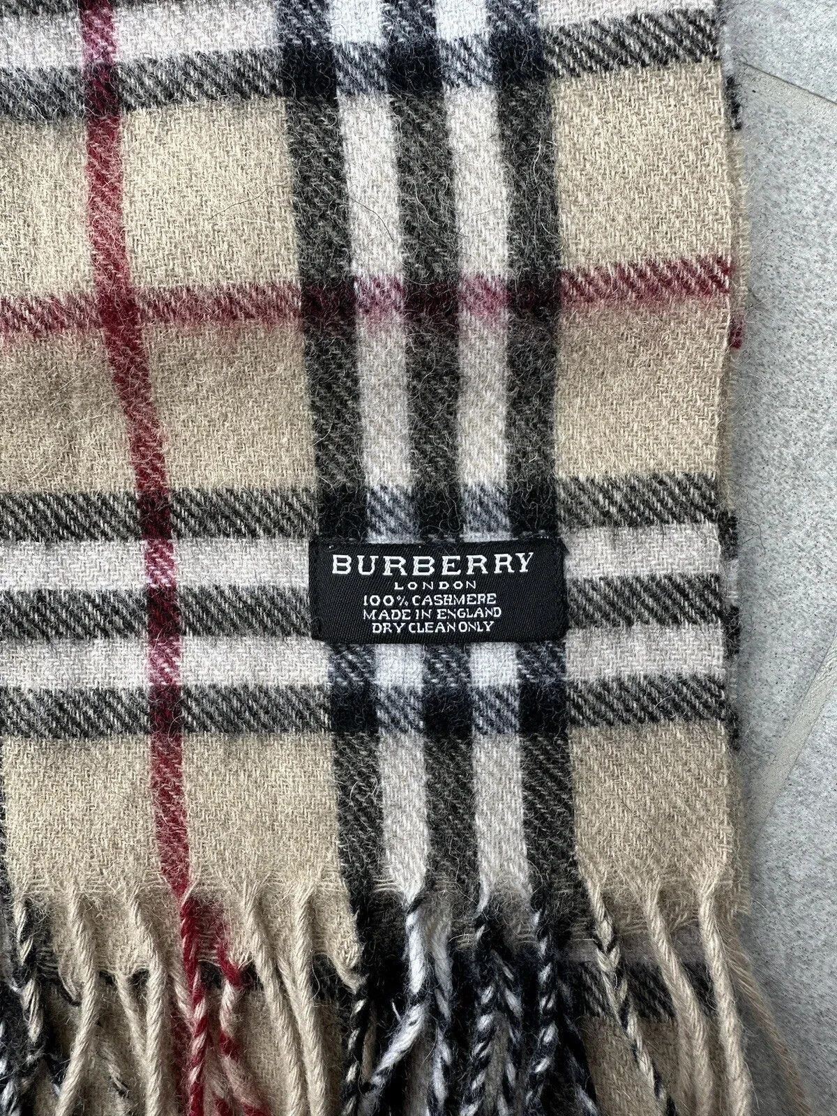 Burberry BURBERRY VINTAGE 100 % CASHMERE SCARF NOVA CHECK 163x33 cm Size ONE SIZE - 5 Thumbnail
