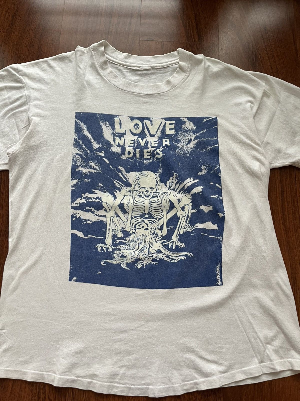 Other 90s Fashion Victim " Love Never Dies" Skeleton Freaky shirt Size US XL / EU 56 / 4 - 5 Thumbnail
