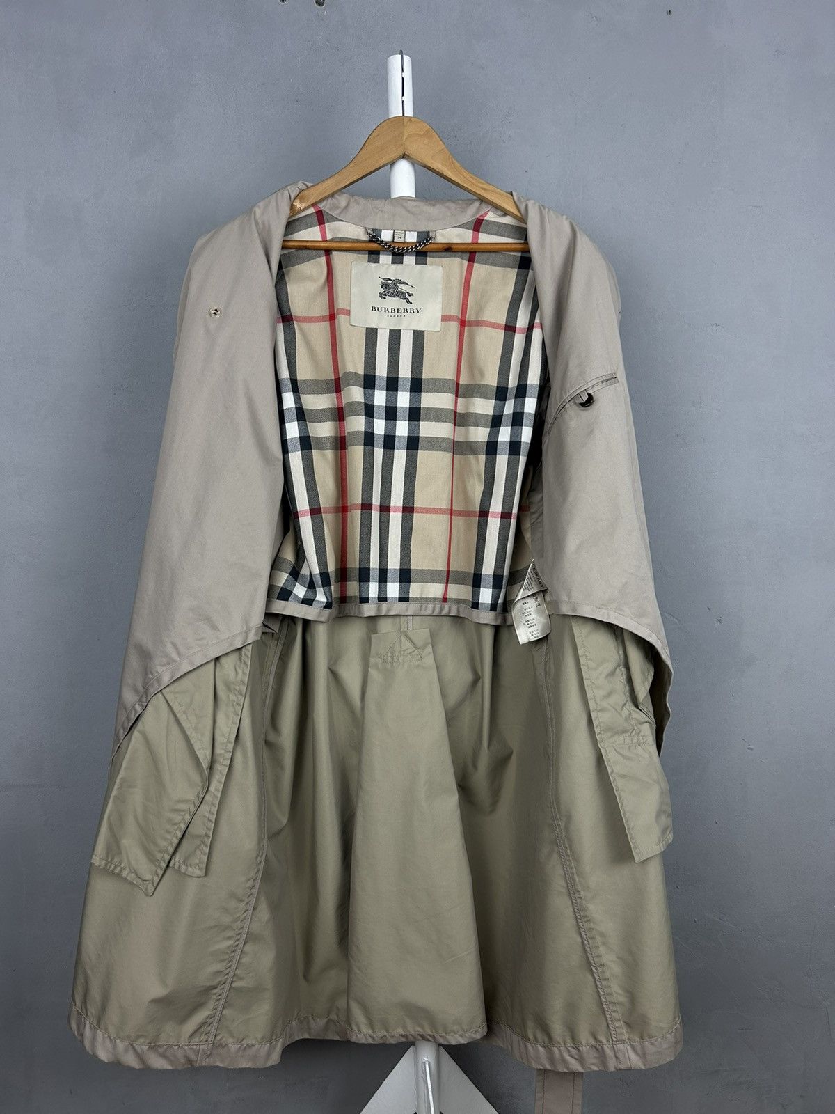 Burberry Burberry Novacheck Trench Coat Jacket size-54 Size US L / EU 52-54 / 3 - 15 Thumbnail