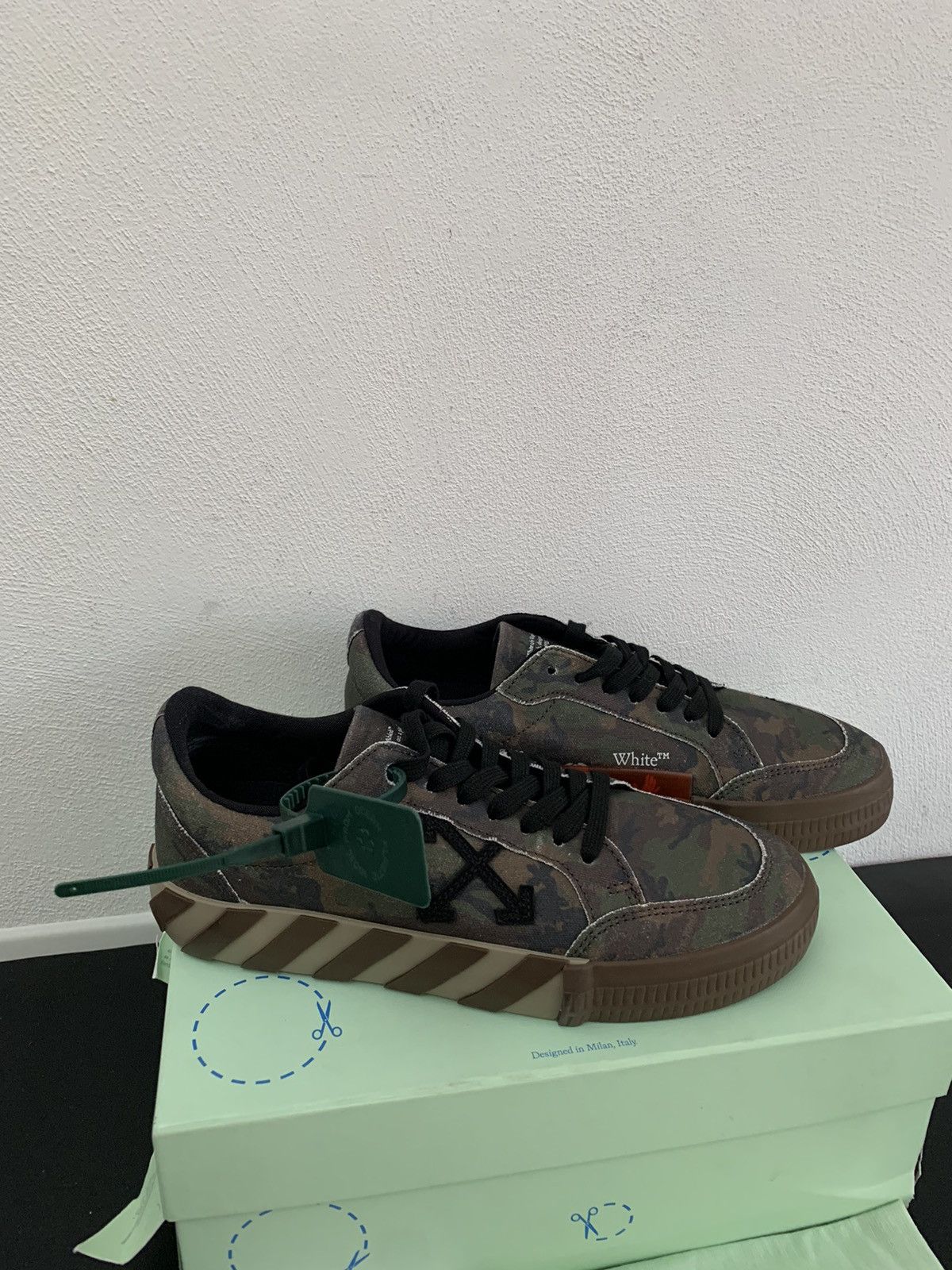Off-White OFF-WHITE LOW VULCANIZED CAMO CANVAS Size US 7 / EU 40 - 9 Thumbnail