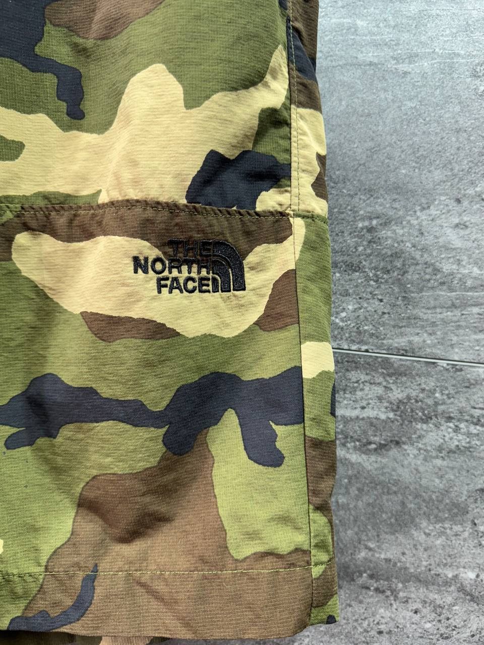 The North Face The North Face Cargo Nylon Camo Shorts Size US 34 / EU 50 - 6 Thumbnail